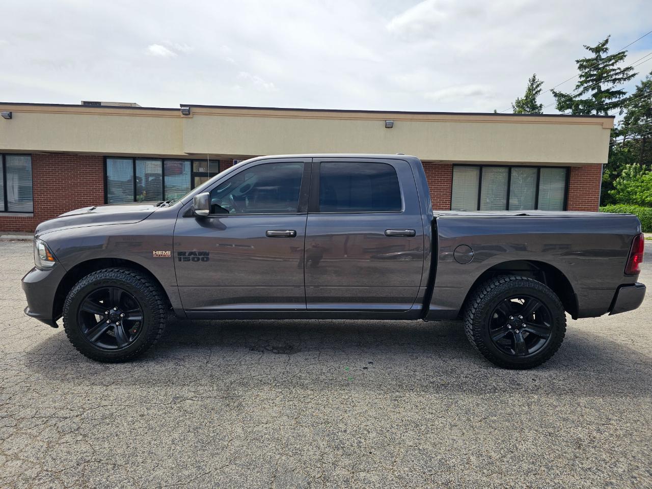 RAM 1500 4WD Crew Cab 140.5" Sport 2015