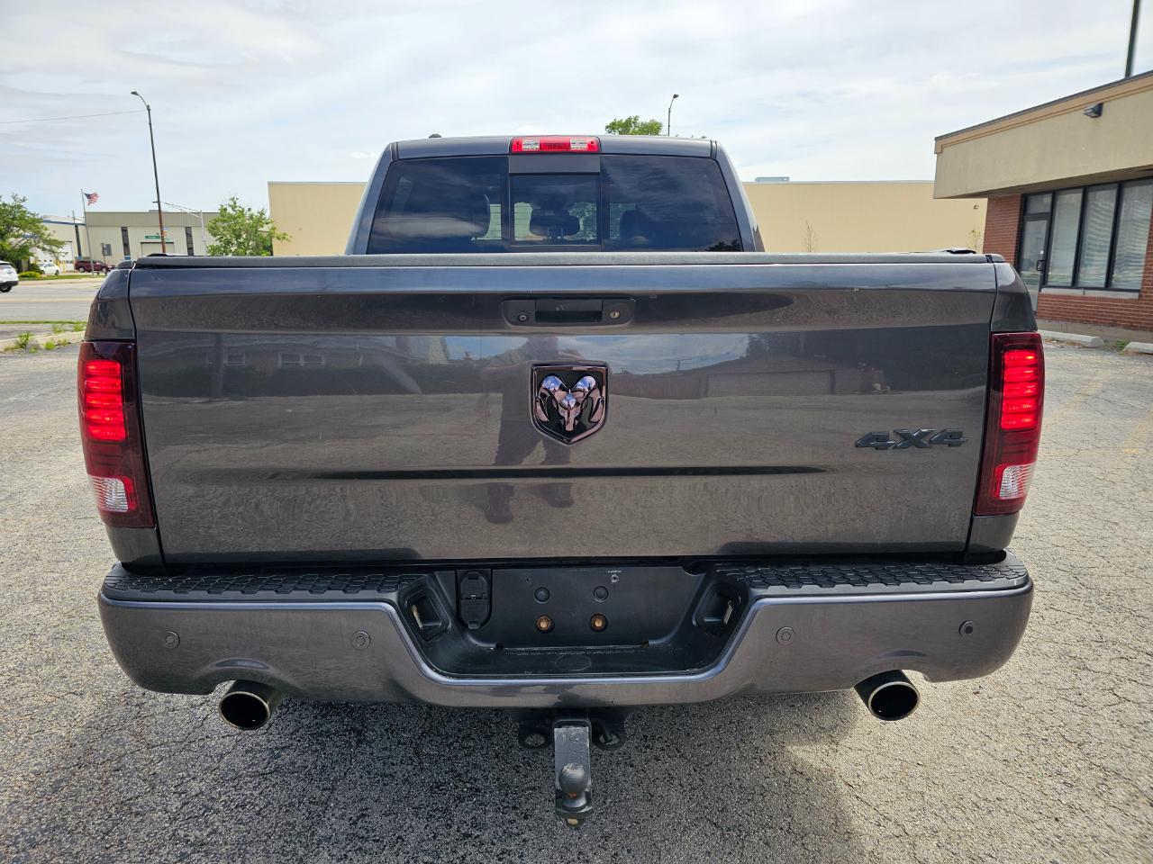 RAM 1500 4WD Crew Cab 140.5" Sport 2015