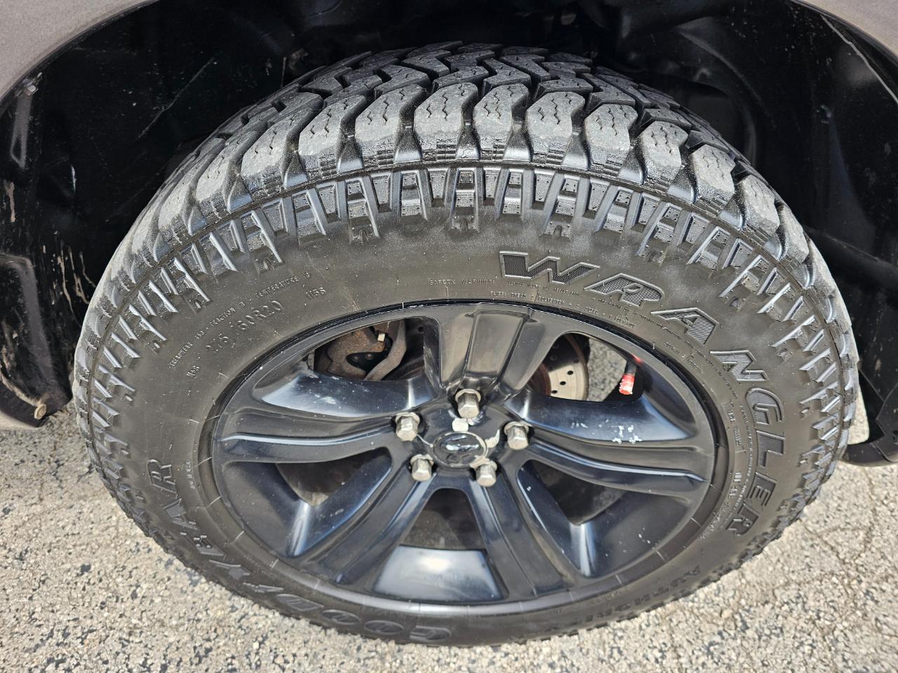 RAM 1500 4WD Crew Cab 140.5" Sport 2015