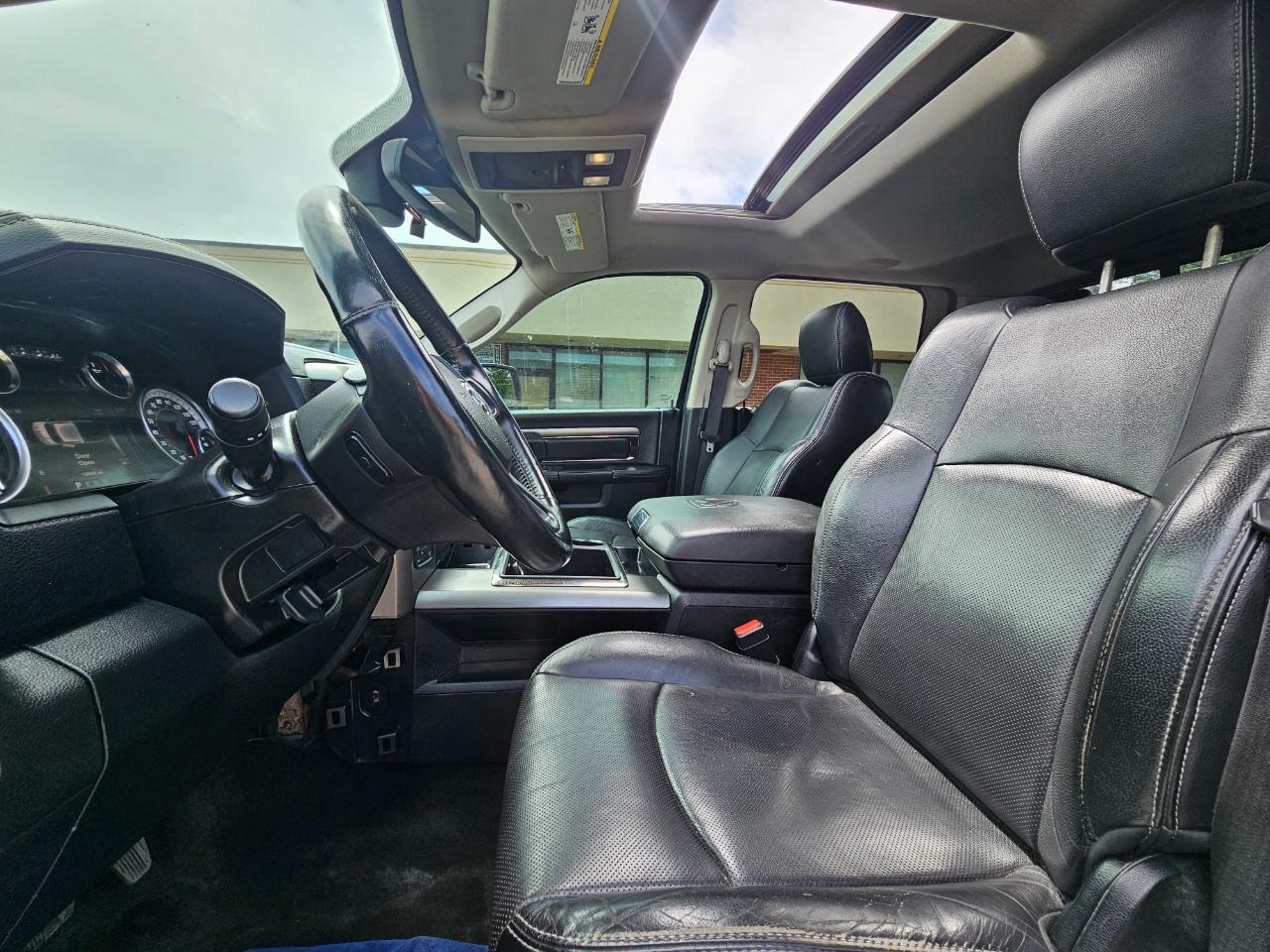 RAM 1500 4WD Crew Cab 140.5" Sport 2015