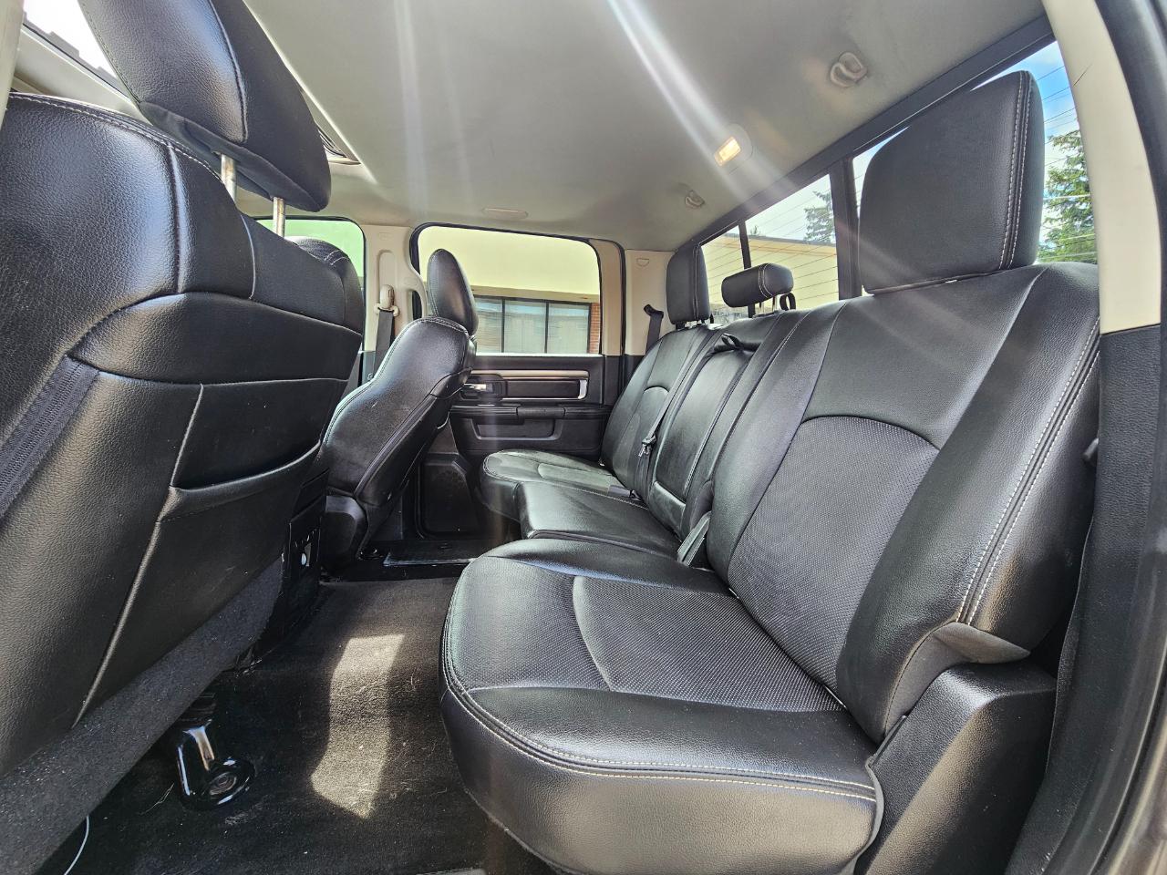 RAM 1500 4WD Crew Cab 140.5" Sport 2015