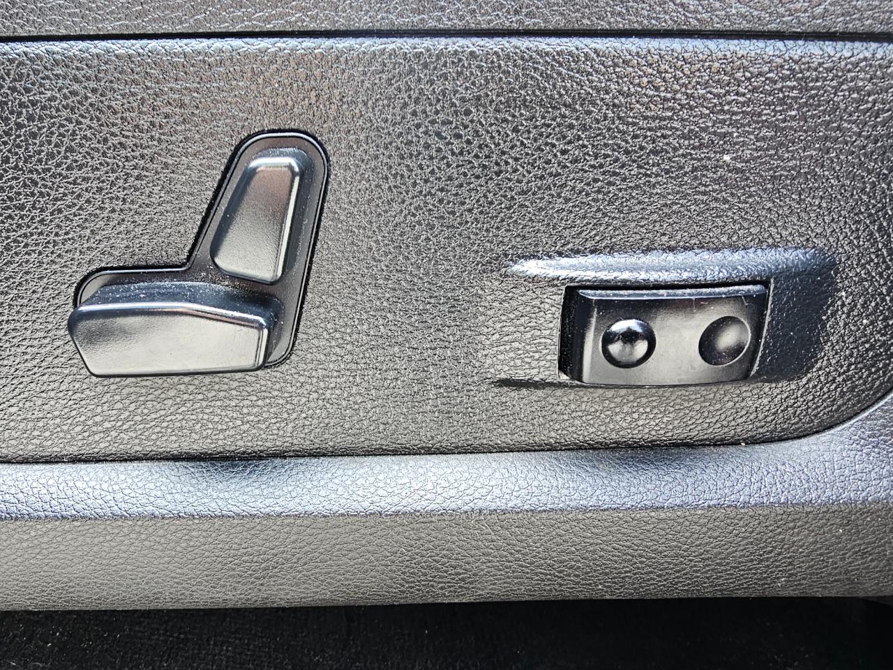 RAM 1500 4WD Crew Cab 140.5" Sport 2015