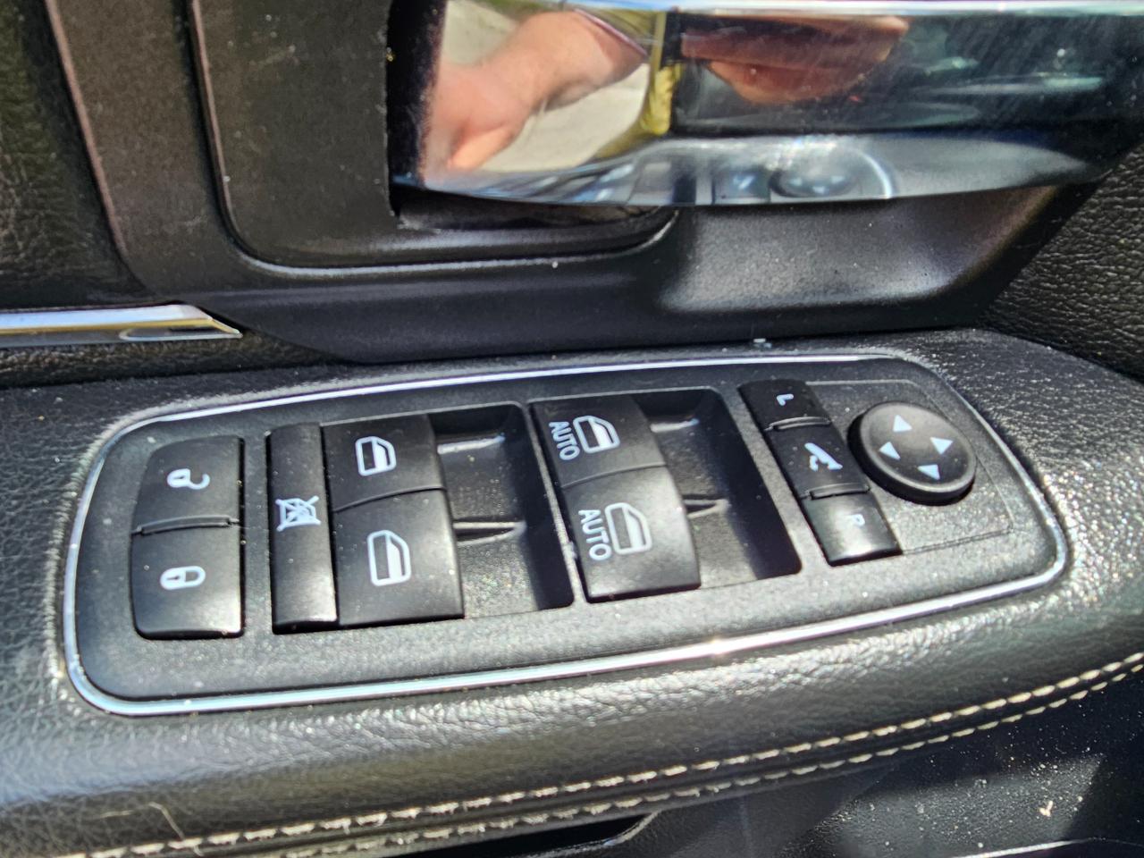 RAM 1500 4WD Crew Cab 140.5" Sport 2015