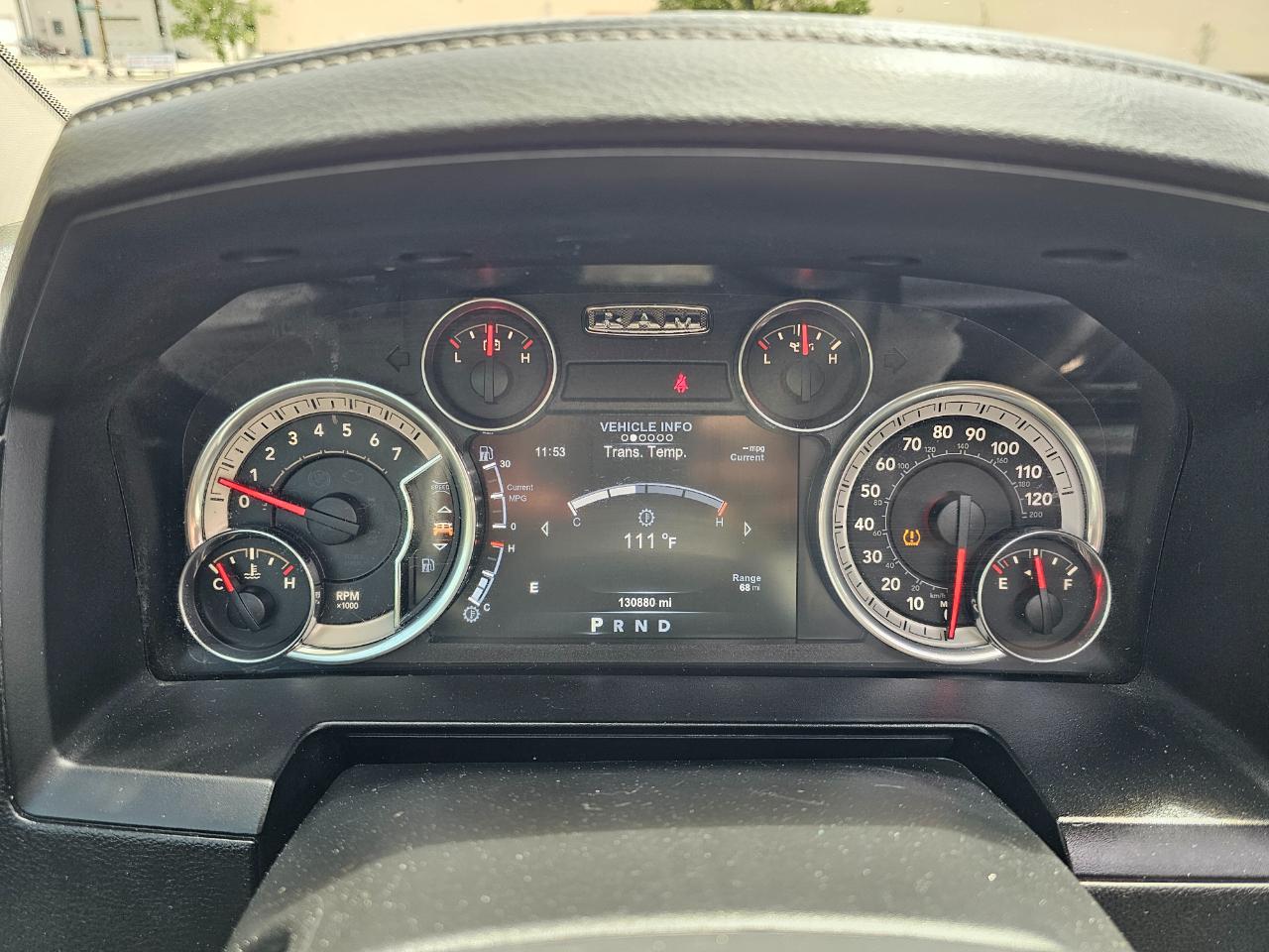 RAM 1500 4WD Crew Cab 140.5" Sport 2015