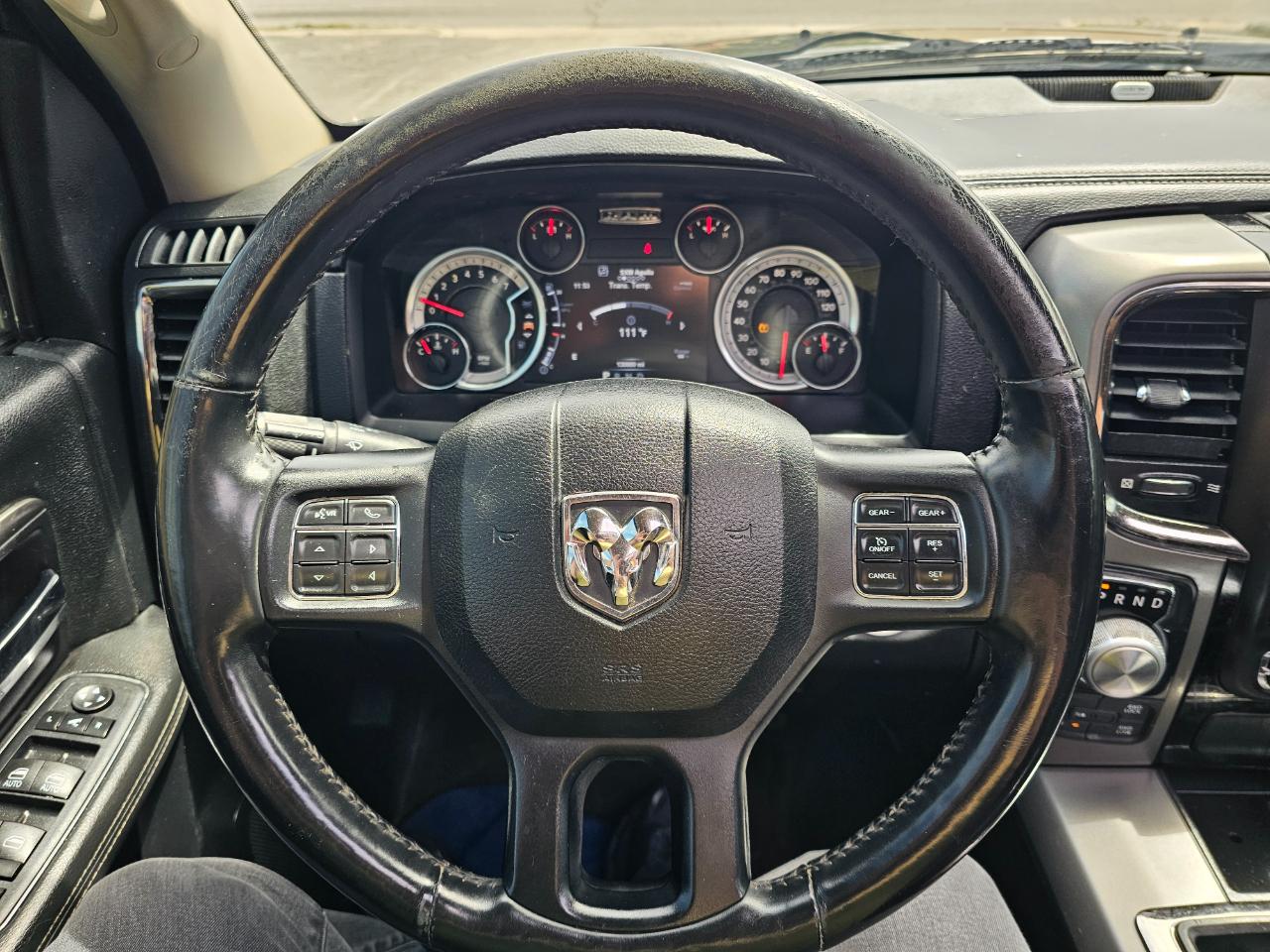 RAM 1500 4WD Crew Cab 140.5" Sport 2015