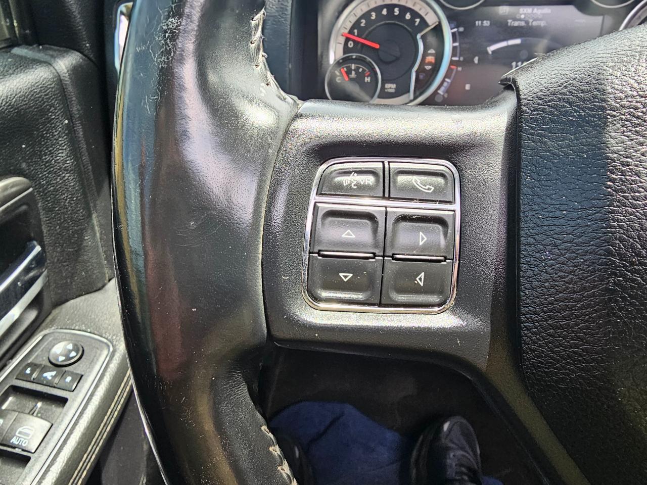 RAM 1500 4WD Crew Cab 140.5" Sport 2015