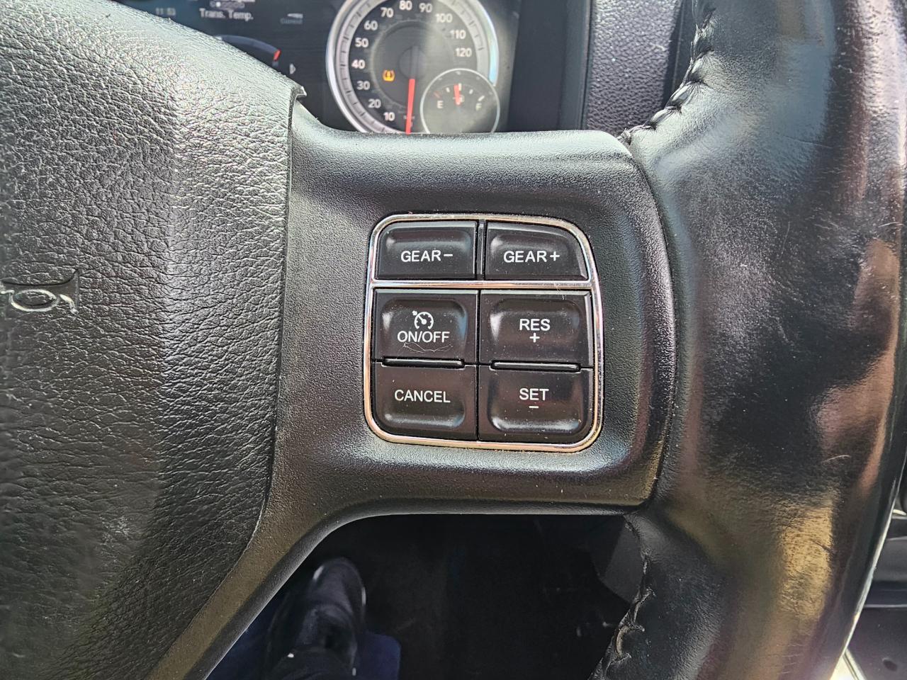 RAM 1500 4WD Crew Cab 140.5" Sport 2015