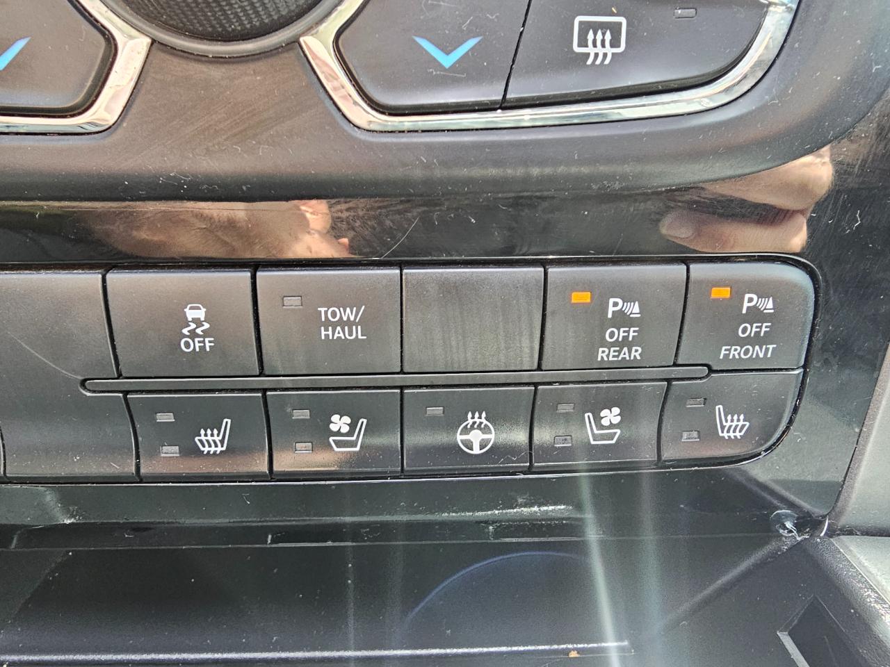 RAM 1500 4WD Crew Cab 140.5" Sport 2015