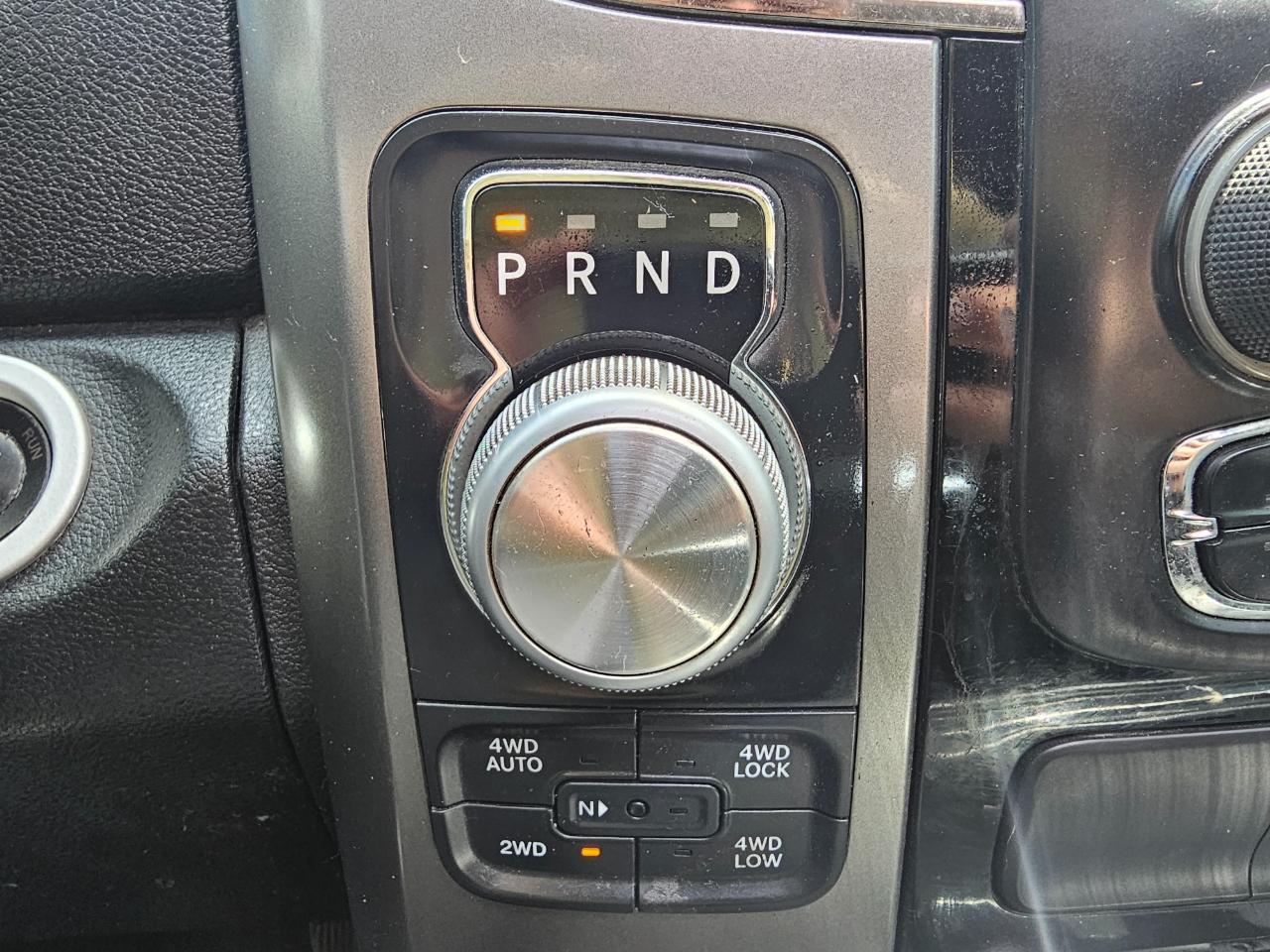 RAM 1500 4WD Crew Cab 140.5" Sport 2015