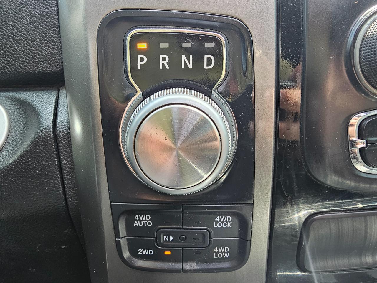 RAM 1500 4WD Crew Cab 140.5" Sport 2015