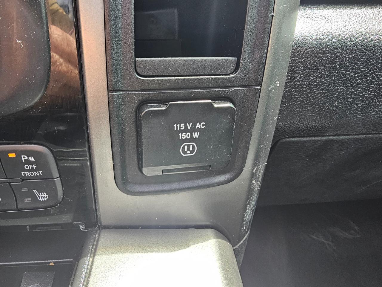 RAM 1500 4WD Crew Cab 140.5" Sport 2015