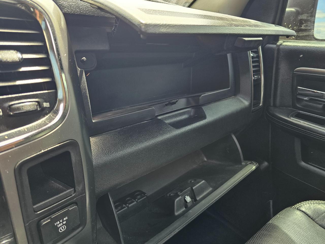 RAM 1500 4WD Crew Cab 140.5" Sport 2015