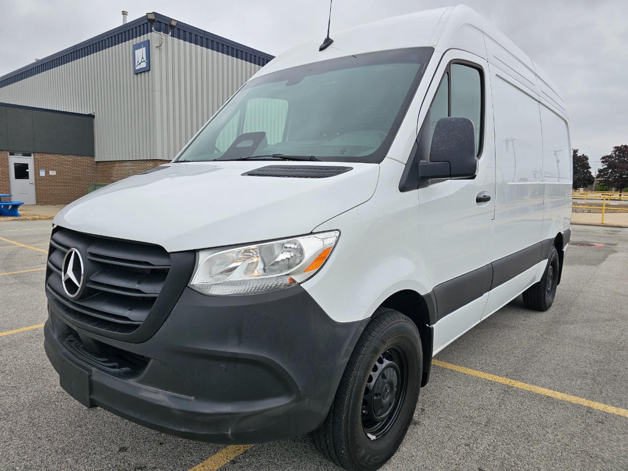 Mercedes-Benz Sprinter Cargo Van 2500 Standard Roof I4 Diesel 144" RWD 2025