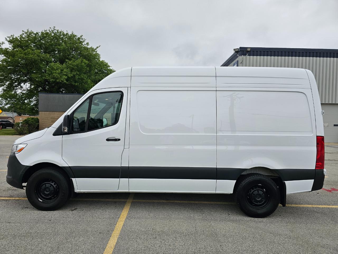 Mercedes-Benz Sprinter Cargo Van 2500 Standard Roof I4 Diesel 144" RWD 2025