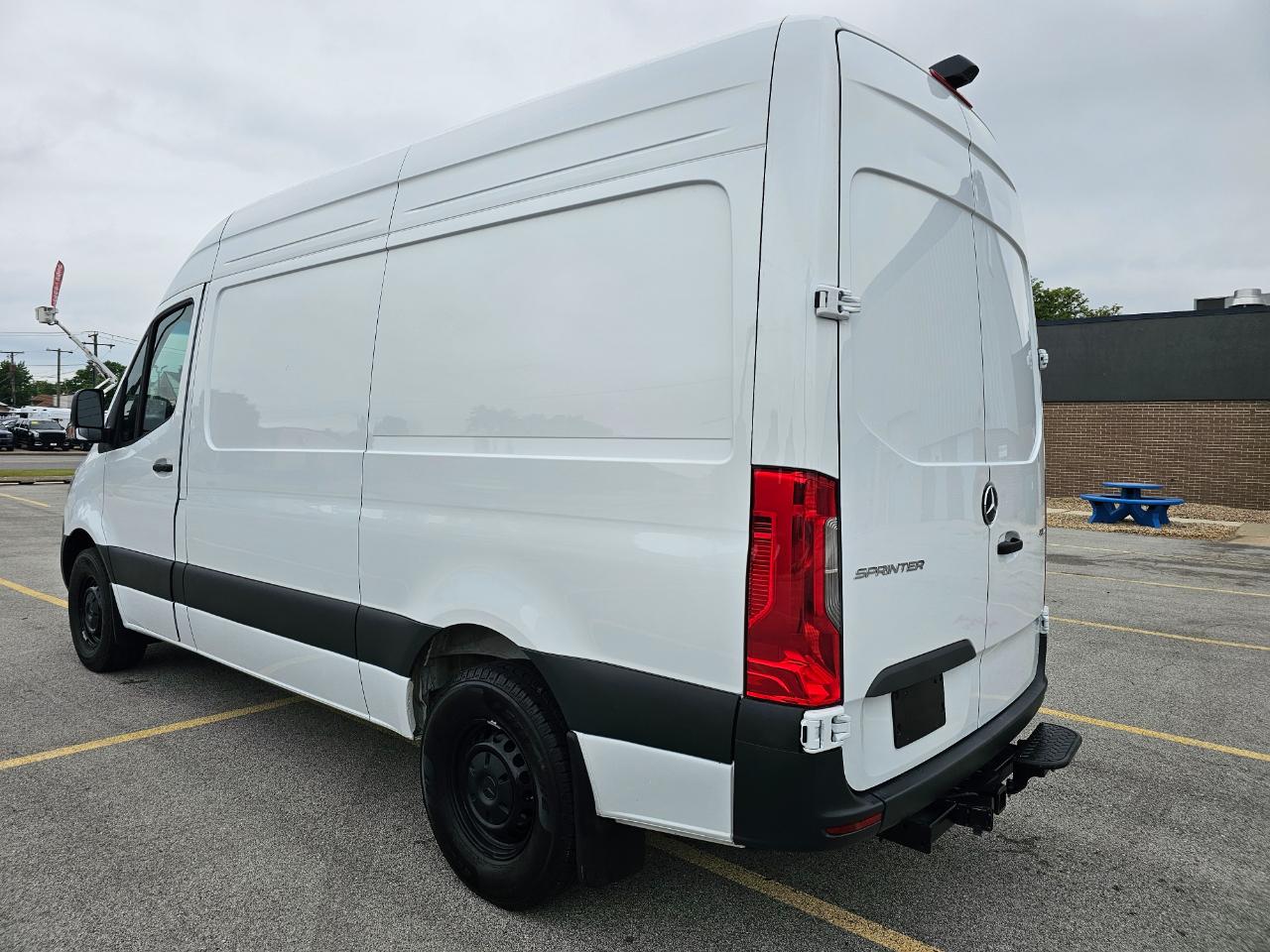 Mercedes-Benz Sprinter Cargo Van 2500 Standard Roof I4 Diesel 144" RWD 2025