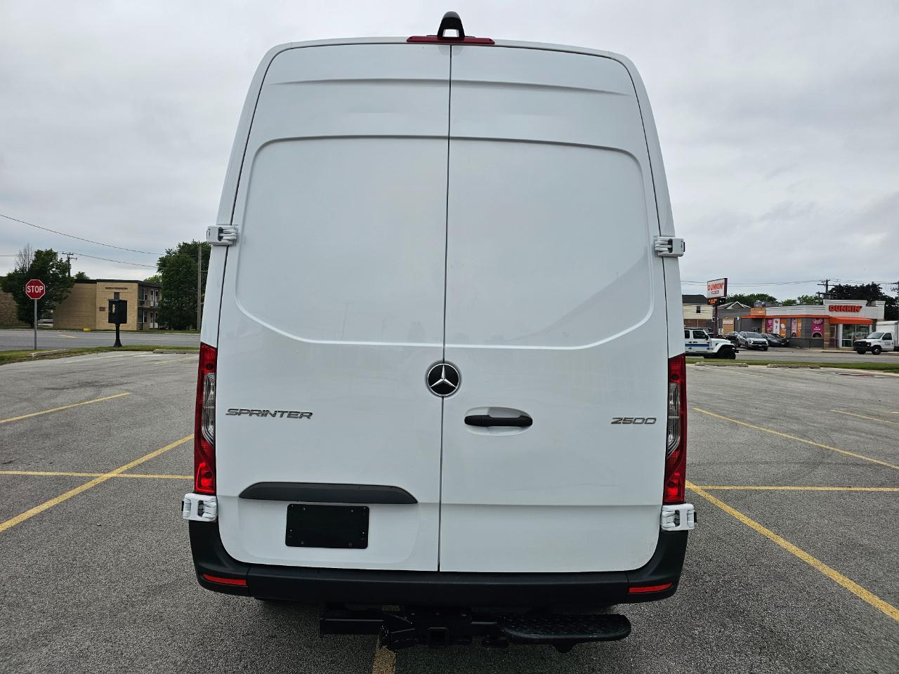 Mercedes-Benz Sprinter Cargo Van 2500 Standard Roof I4 Diesel 144" RWD 2025