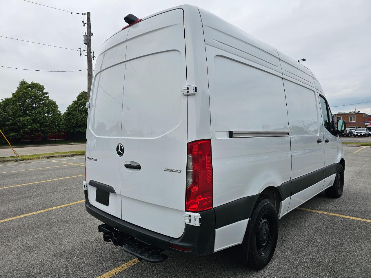 Mercedes-Benz Sprinter Cargo Van 2500 Standard Roof I4 Diesel 144" RWD 2025