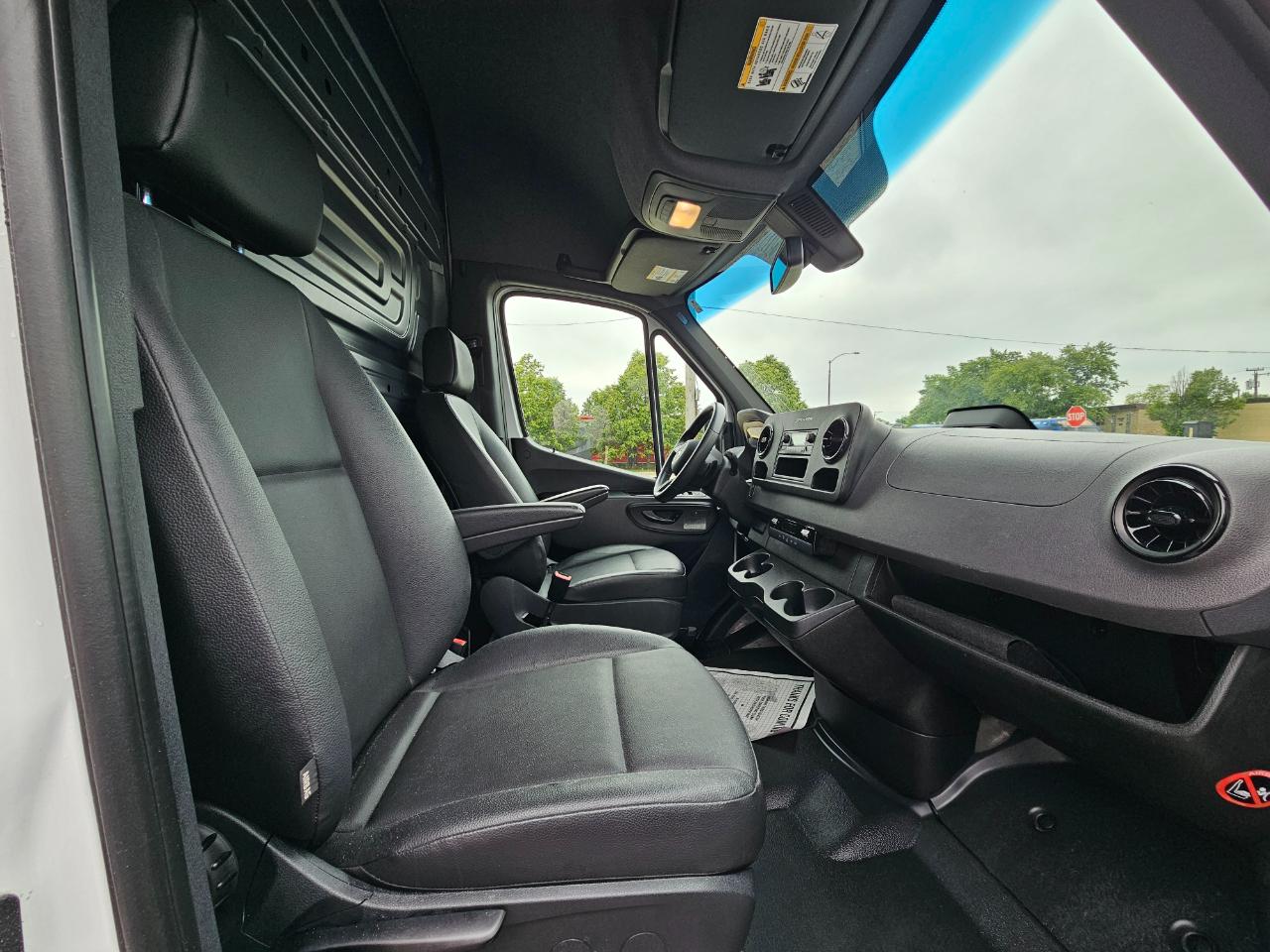 Mercedes-Benz Sprinter Cargo Van 2500 Standard Roof I4 Diesel 144" RWD 2025