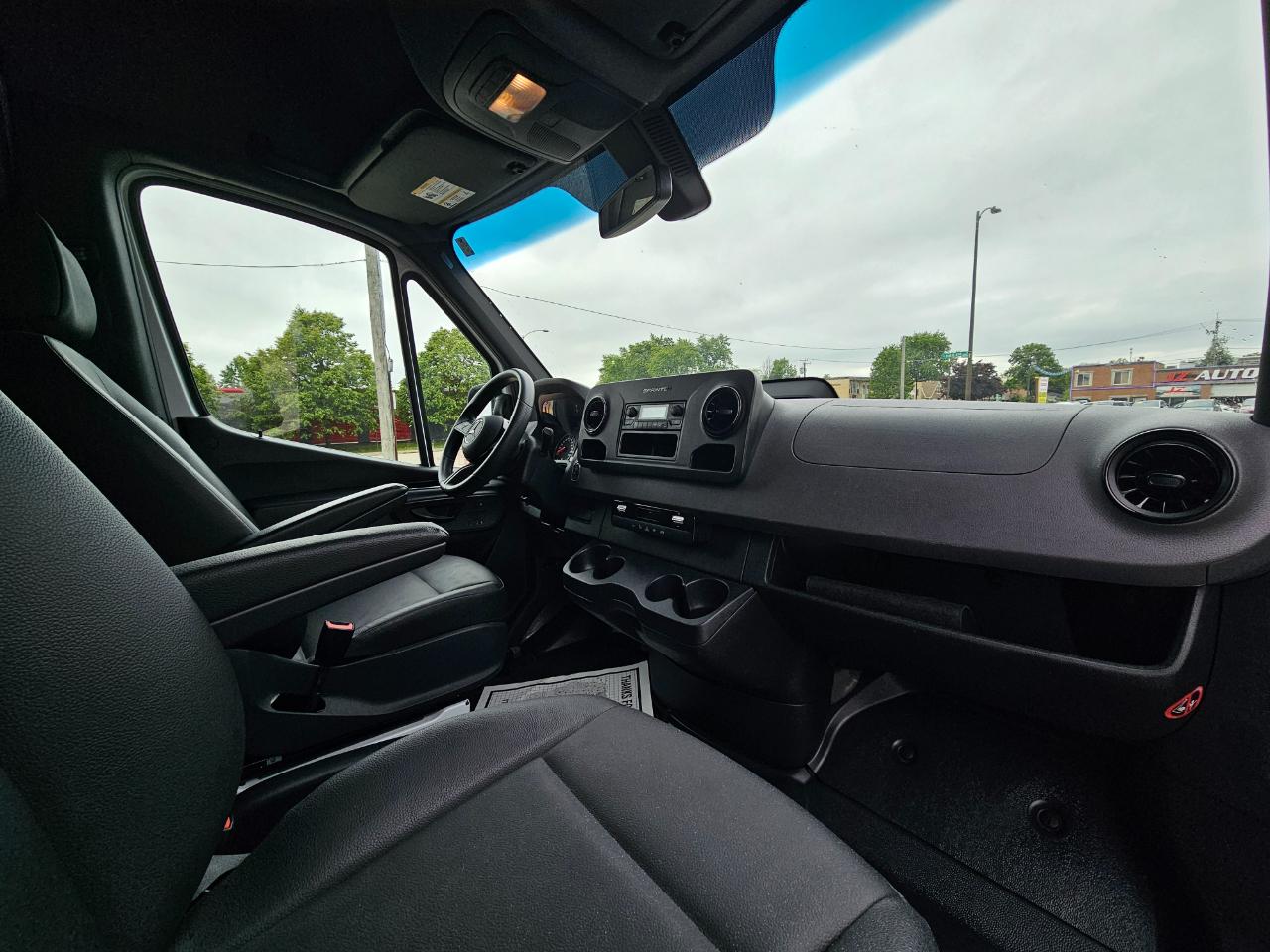 Mercedes-Benz Sprinter Cargo Van 2500 Standard Roof I4 Diesel 144" RWD 2025