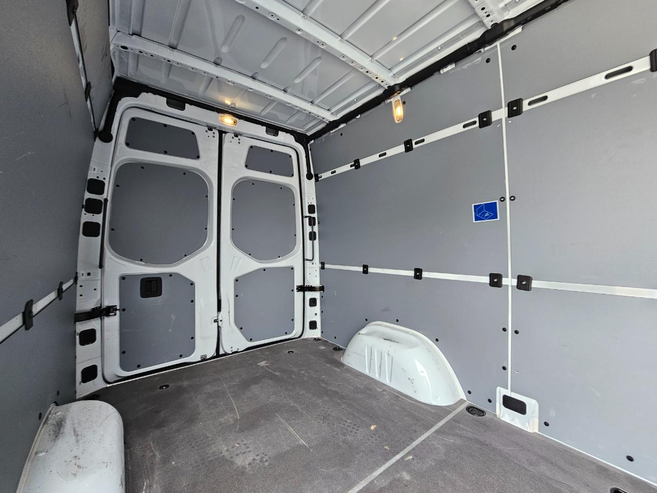 Mercedes-Benz Sprinter Cargo Van 2500 Standard Roof I4 Diesel 144" RWD 2025
