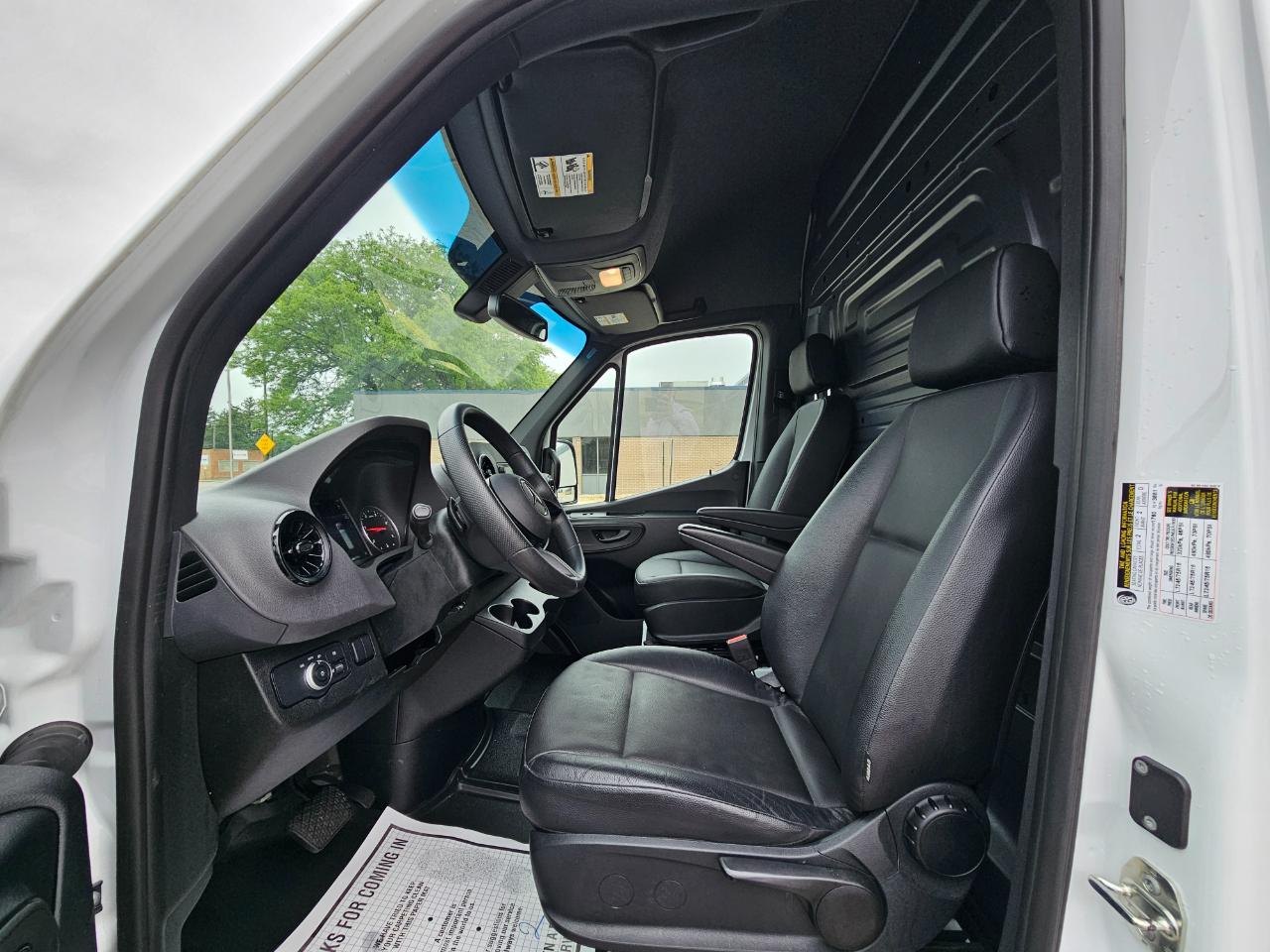 Mercedes-Benz Sprinter Cargo Van 2500 Standard Roof I4 Diesel 144" RWD 2025