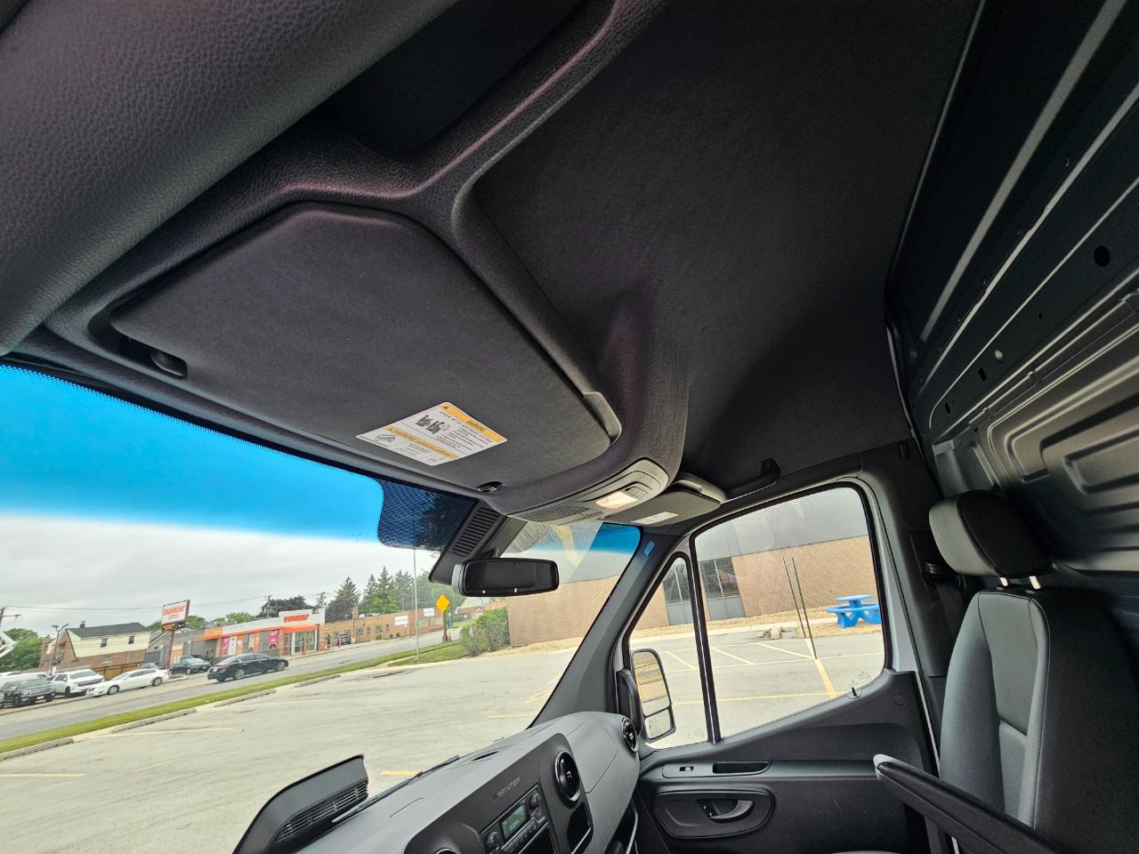 Mercedes-Benz Sprinter Cargo Van 2500 Standard Roof I4 Diesel 144" RWD 2025