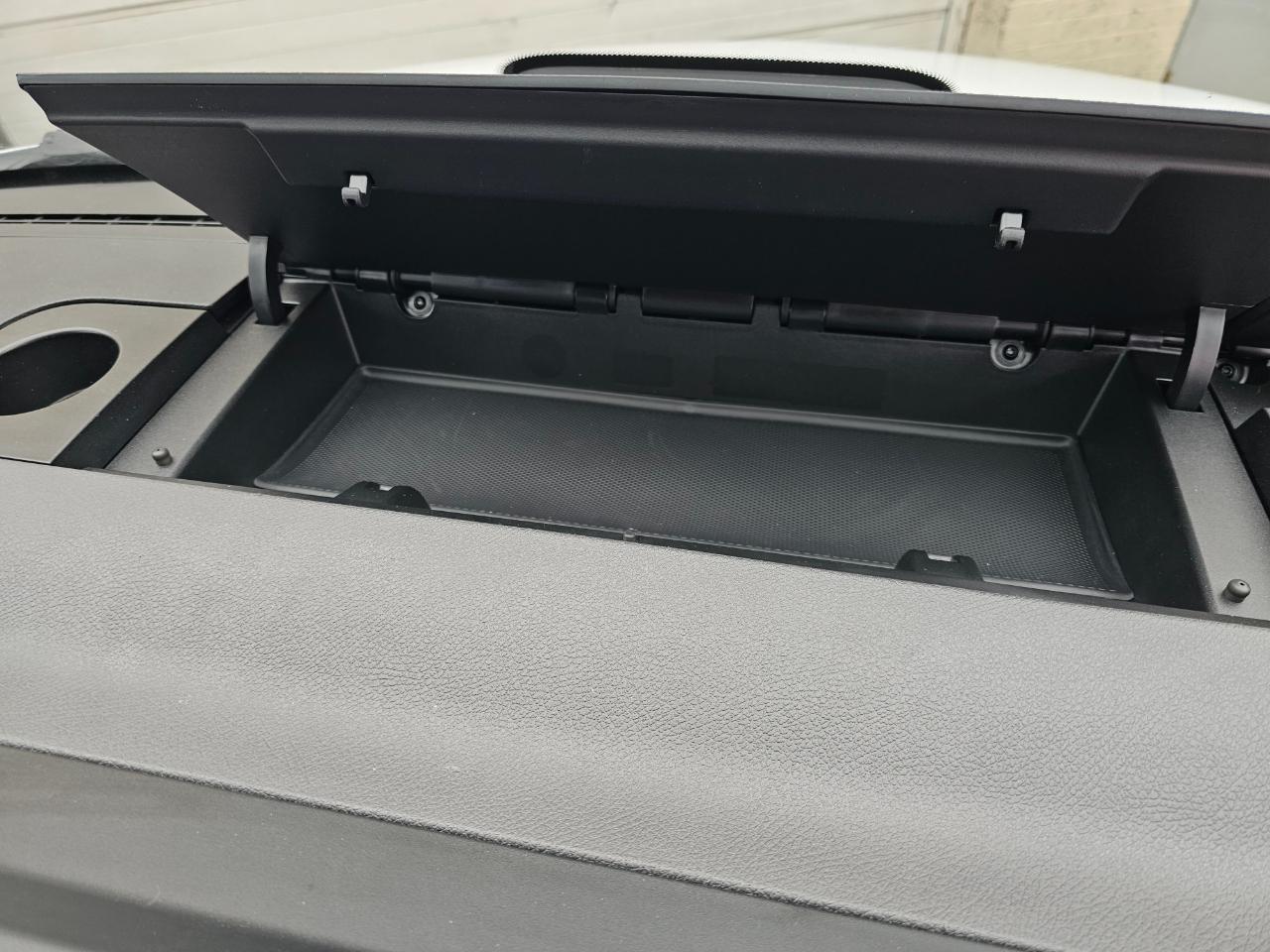 Mercedes-Benz Sprinter Cargo Van 2500 Standard Roof I4 Diesel 144" RWD 2025