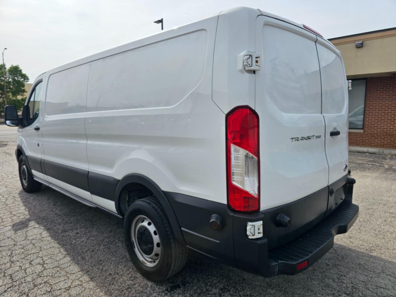 Ford Transit Cargo Van T-250 148" Low Rf 9000 GVWR Sliding RH Dr 2017