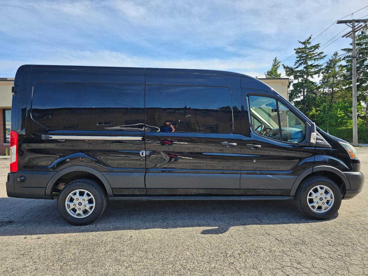 Ford Transit Cargo Van T-250 148" Med Rf 9000 GVWR Sliding RH Dr 2016