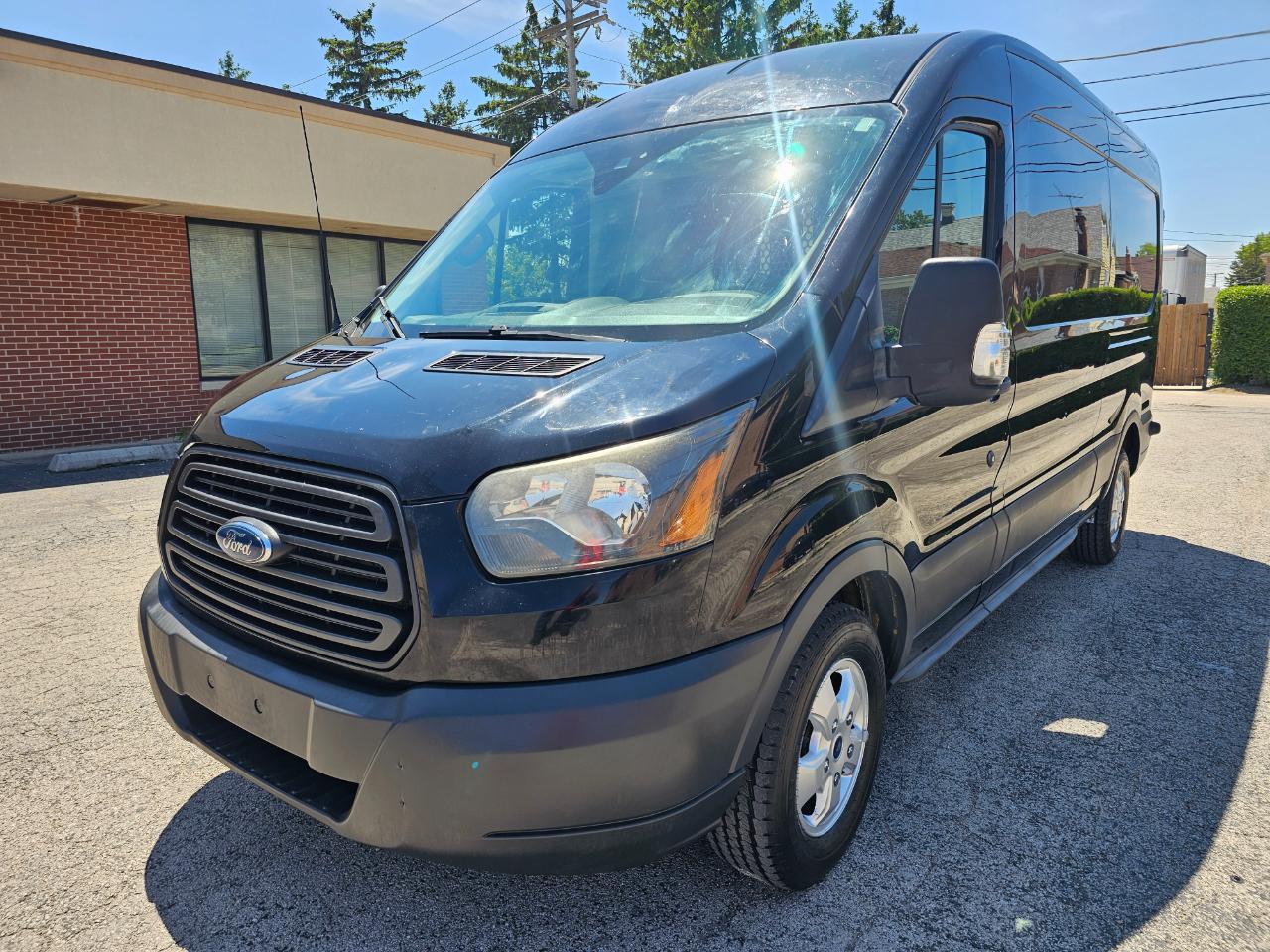 Ford Transit Van T-250 148" Med Rf 9000 GVWR Sliding RH Dr 2017