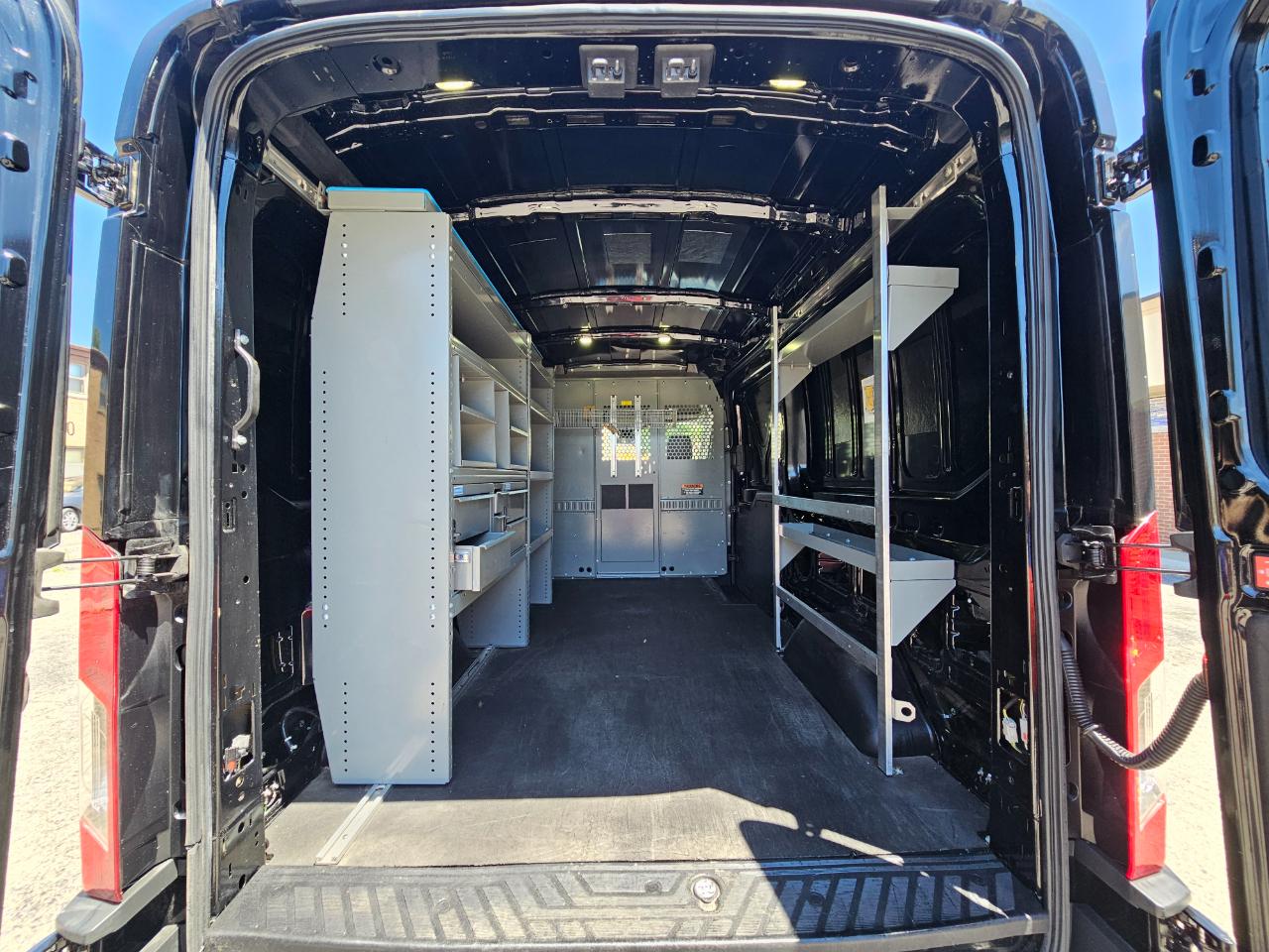 Ford Transit Van T-250 148" Med Rf 9000 GVWR Sliding RH Dr 2017