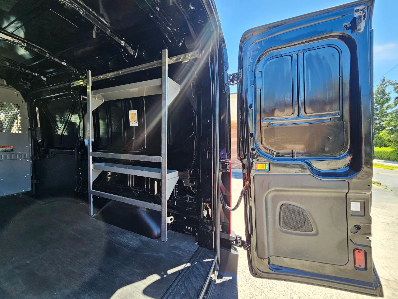 Ford Transit Van T-250 148" Med Rf 9000 GVWR Sliding RH Dr 2017