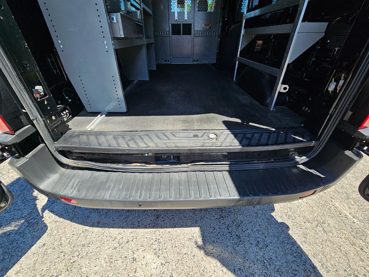Ford Transit Van T-250 148" Med Rf 9000 GVWR Sliding RH Dr 2017