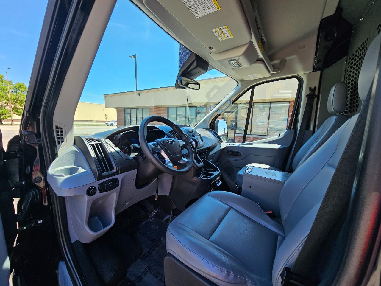 Ford Transit Van T-250 148" Med Rf 9000 GVWR Sliding RH Dr 2017