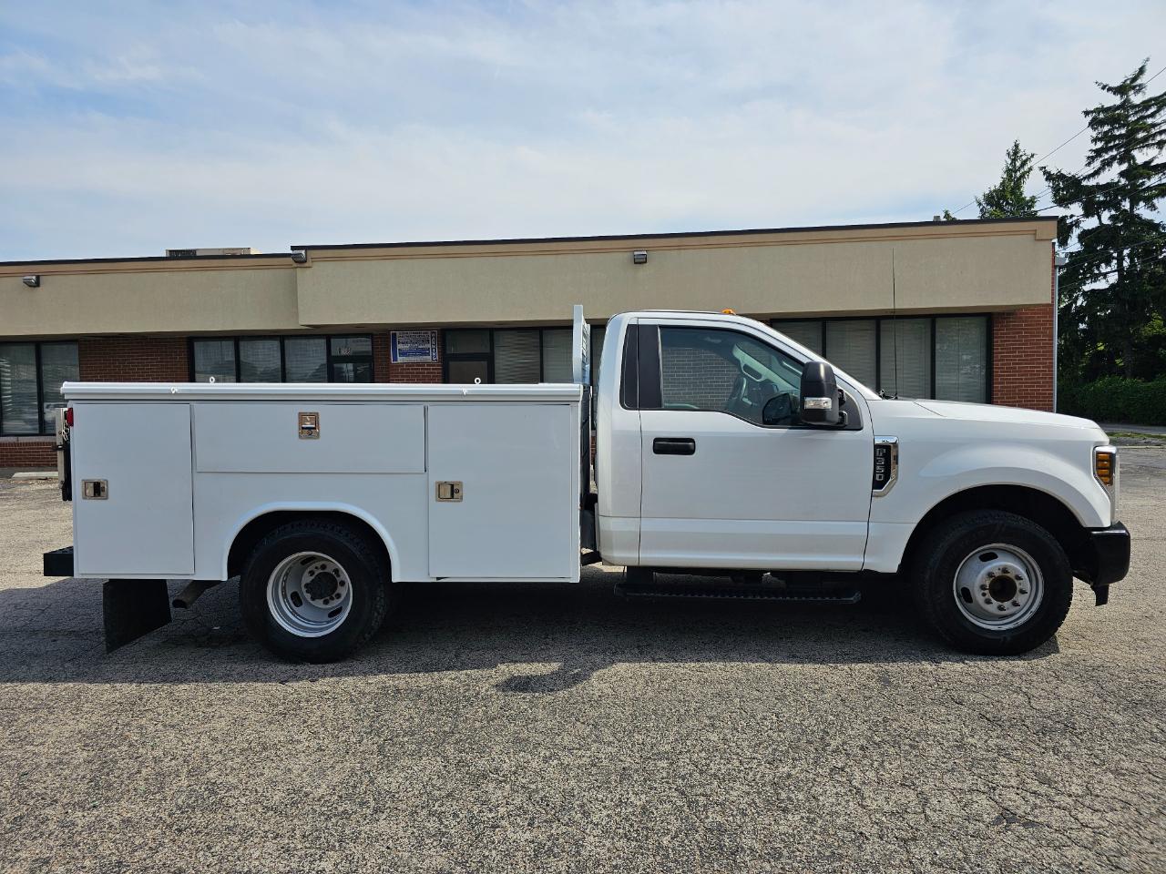 Ford Super Duty F-350 DRW XL 2WD Reg Cab 145" WB 60" CA 2019