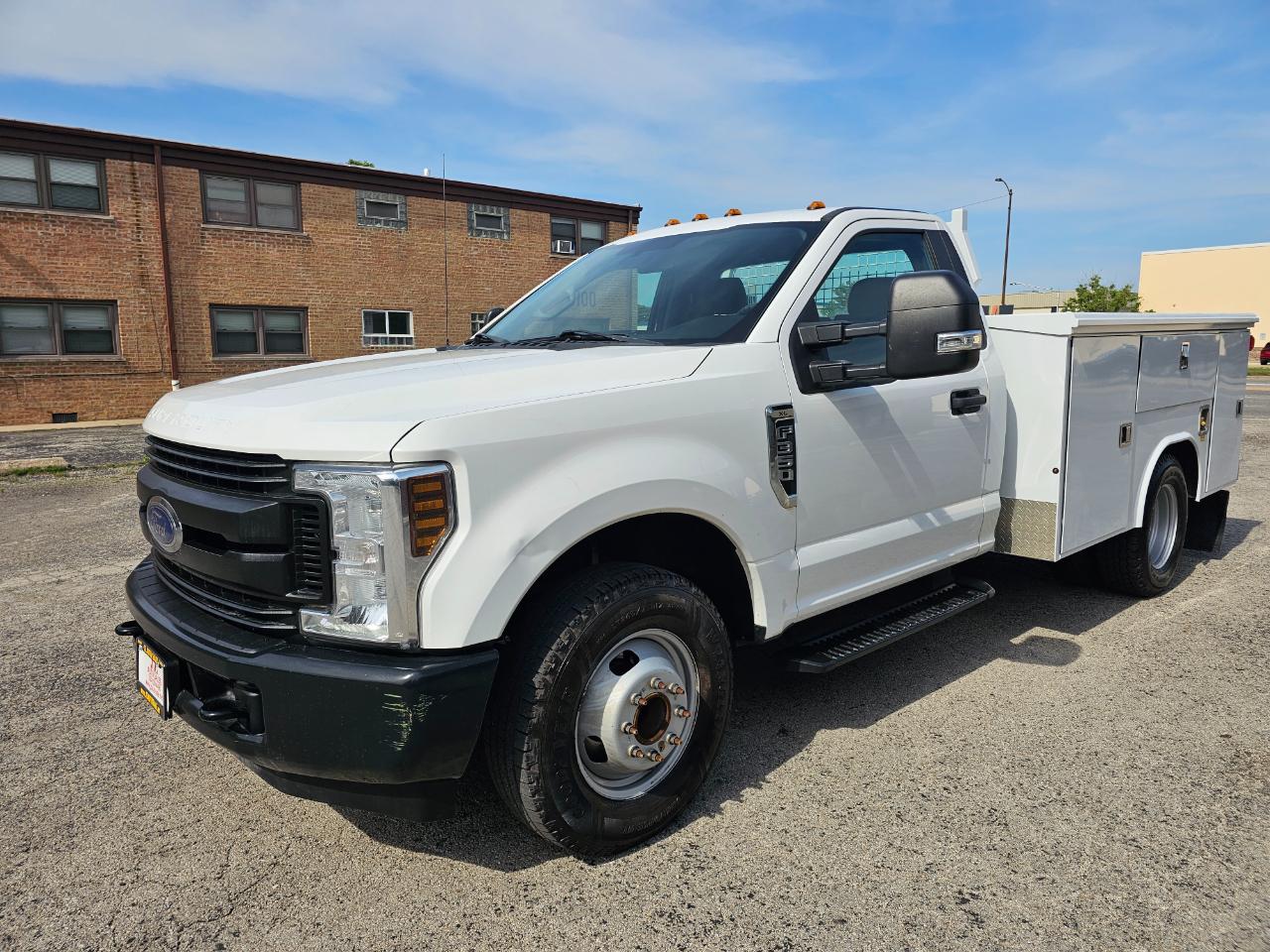 Ford Super Duty F-350 DRW XL 2WD Reg Cab 145" WB 60" CA 2019