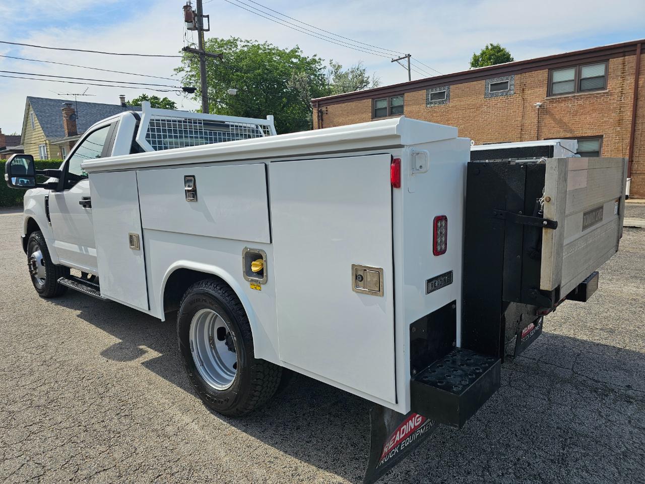Ford Super Duty F-350 DRW XL 2WD Reg Cab 145" WB 60" CA 2019