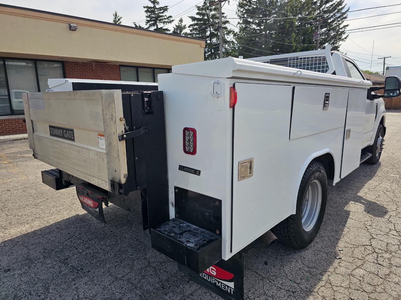 Ford Super Duty F-350 DRW XL 2WD Reg Cab 145" WB 60" CA 2019