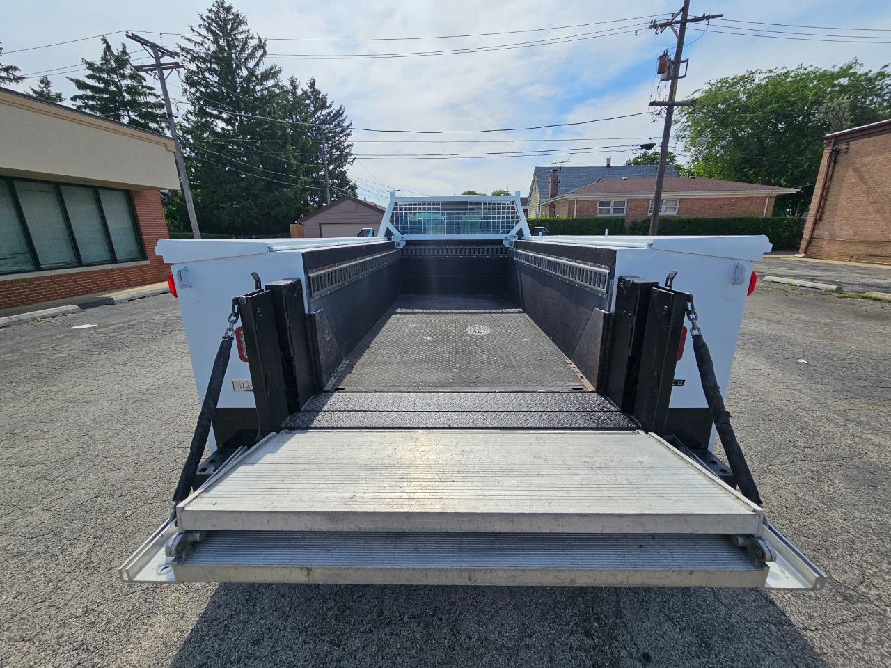 Ford Super Duty F-350 DRW XL 2WD Reg Cab 145" WB 60" CA 2019