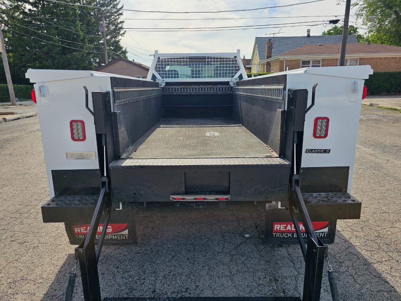 Ford Super Duty F-350 DRW XL 2WD Reg Cab 145" WB 60" CA 2019