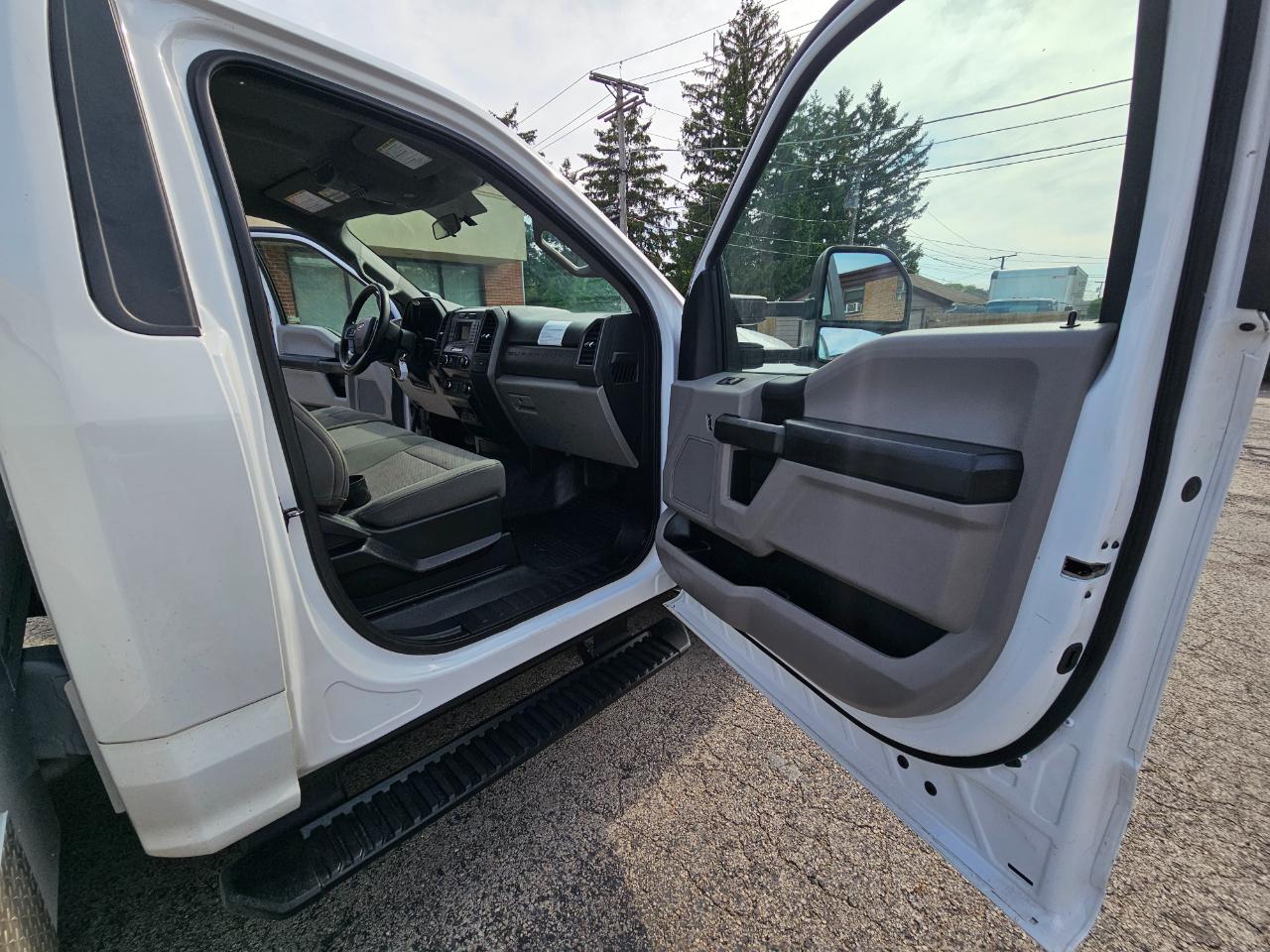 Ford Super Duty F-350 DRW XL 2WD Reg Cab 145" WB 60" CA 2019