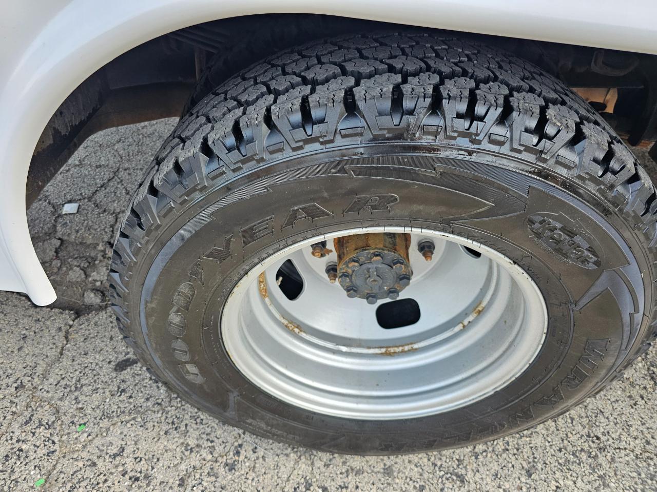 Ford Super Duty F-350 DRW XL 2WD Reg Cab 145" WB 60" CA 2019