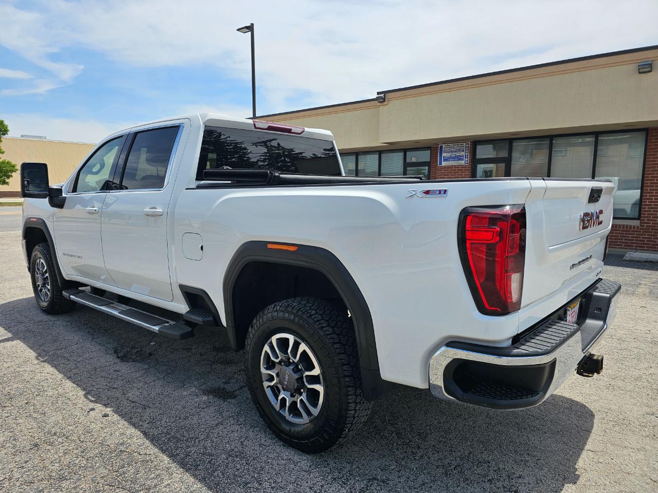 GMC Sierra 2500HD 4WD Crew Cab 159" SLE 2023