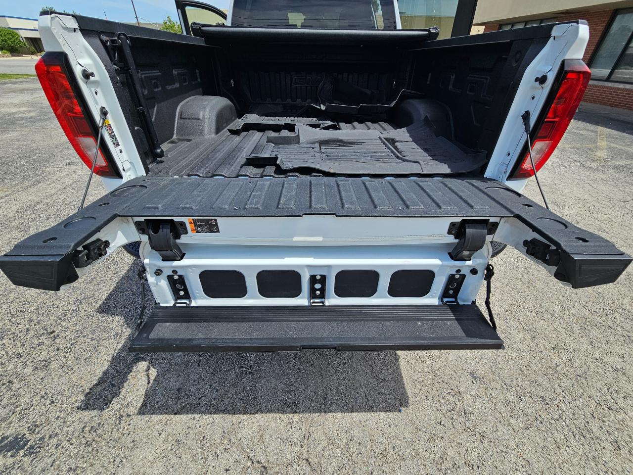 GMC Sierra 2500HD 4WD Crew Cab 159" SLE 2023