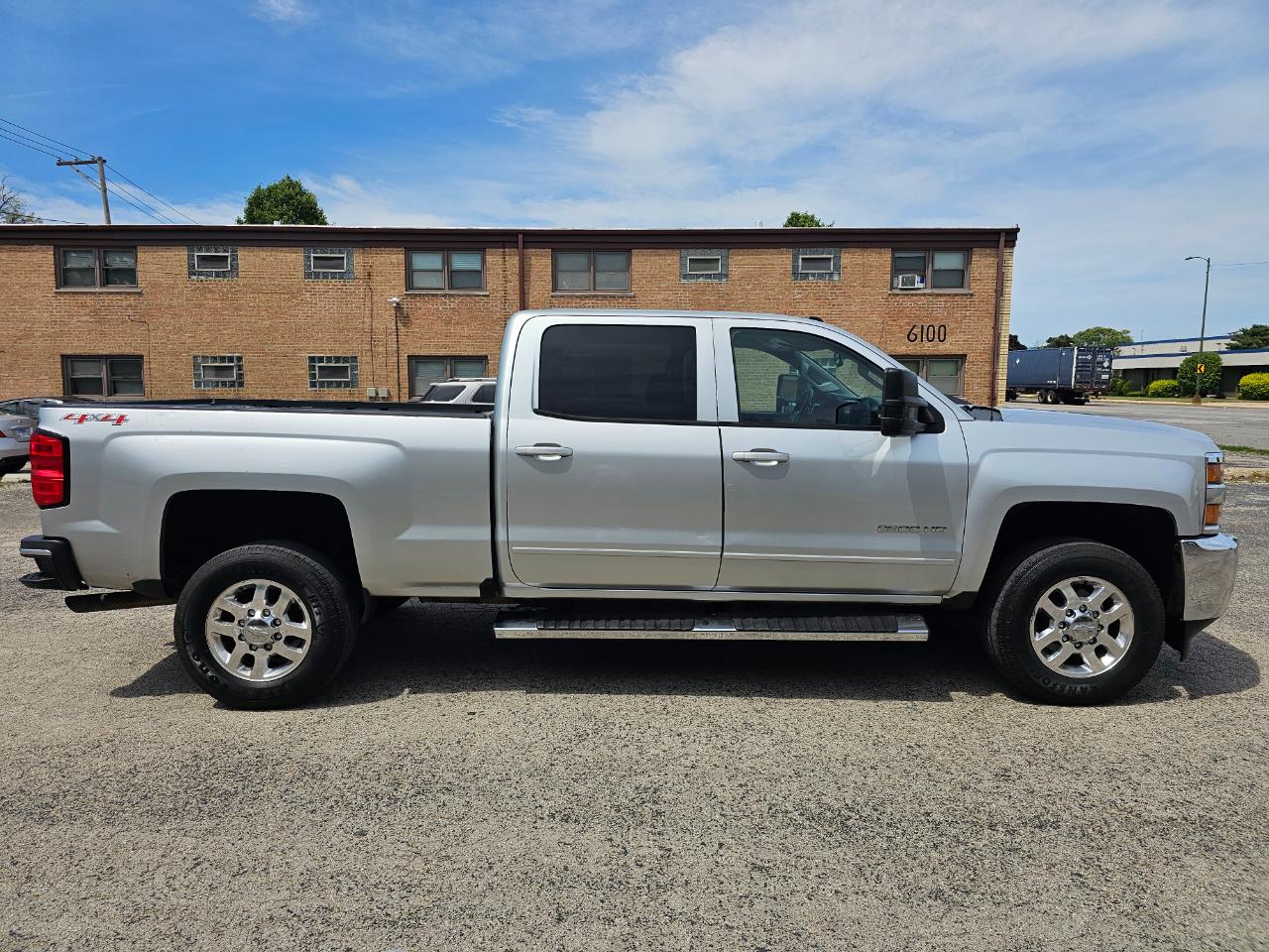 Chevrolet Silverado 2500HD Built After Aug 14 4WD Crew Cab 153.7" LT 2015