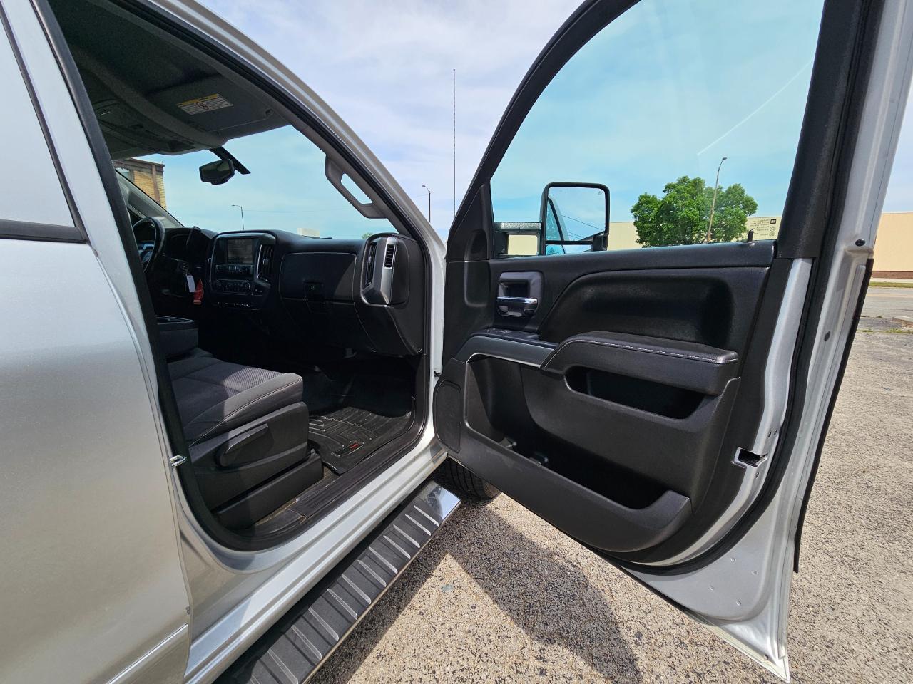Chevrolet Silverado 2500HD Built After Aug 14 4WD Crew Cab 153.7" LT 2015