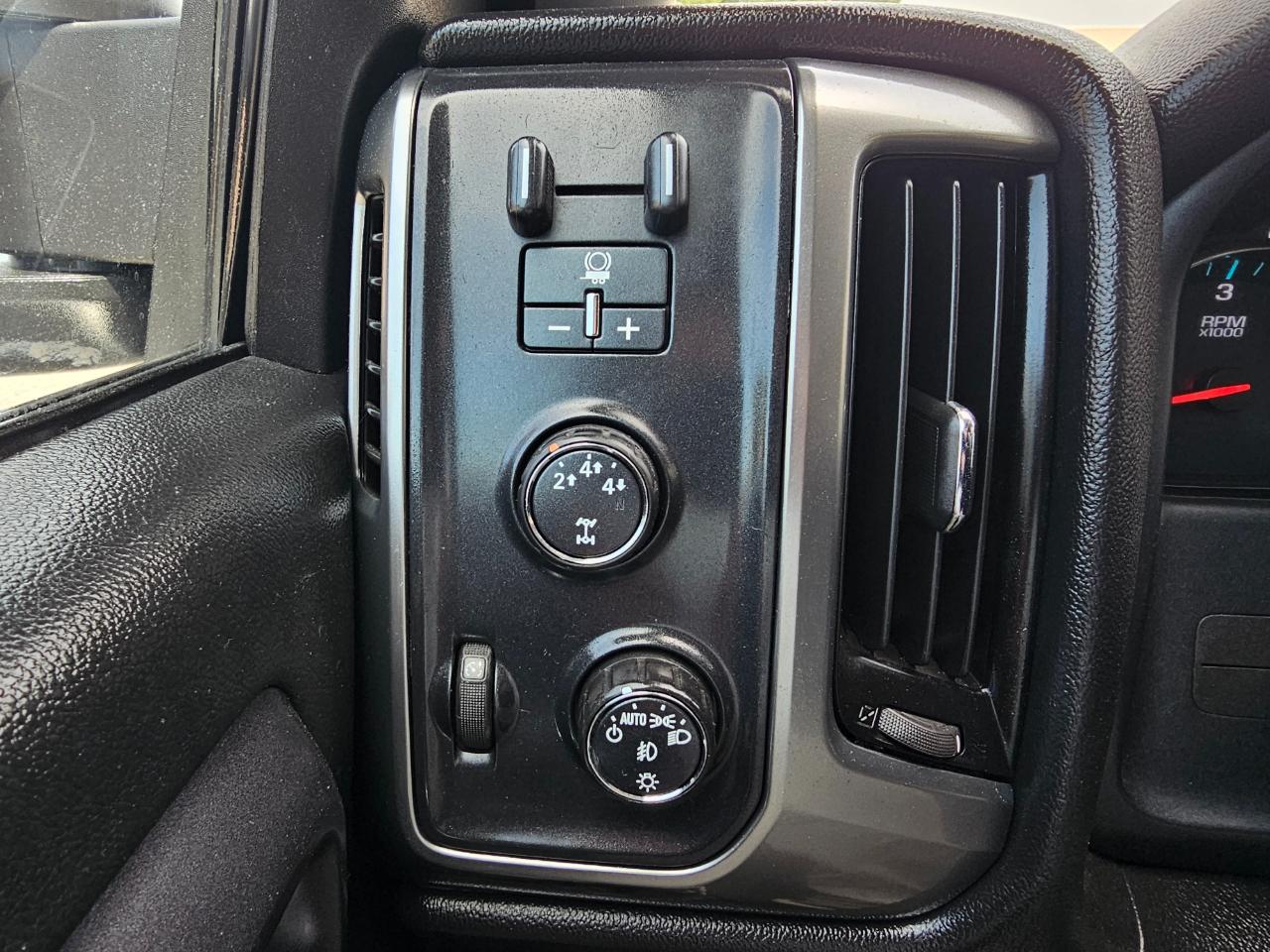 Chevrolet Silverado 2500HD Built After Aug 14 4WD Crew Cab 153.7" LT 2015