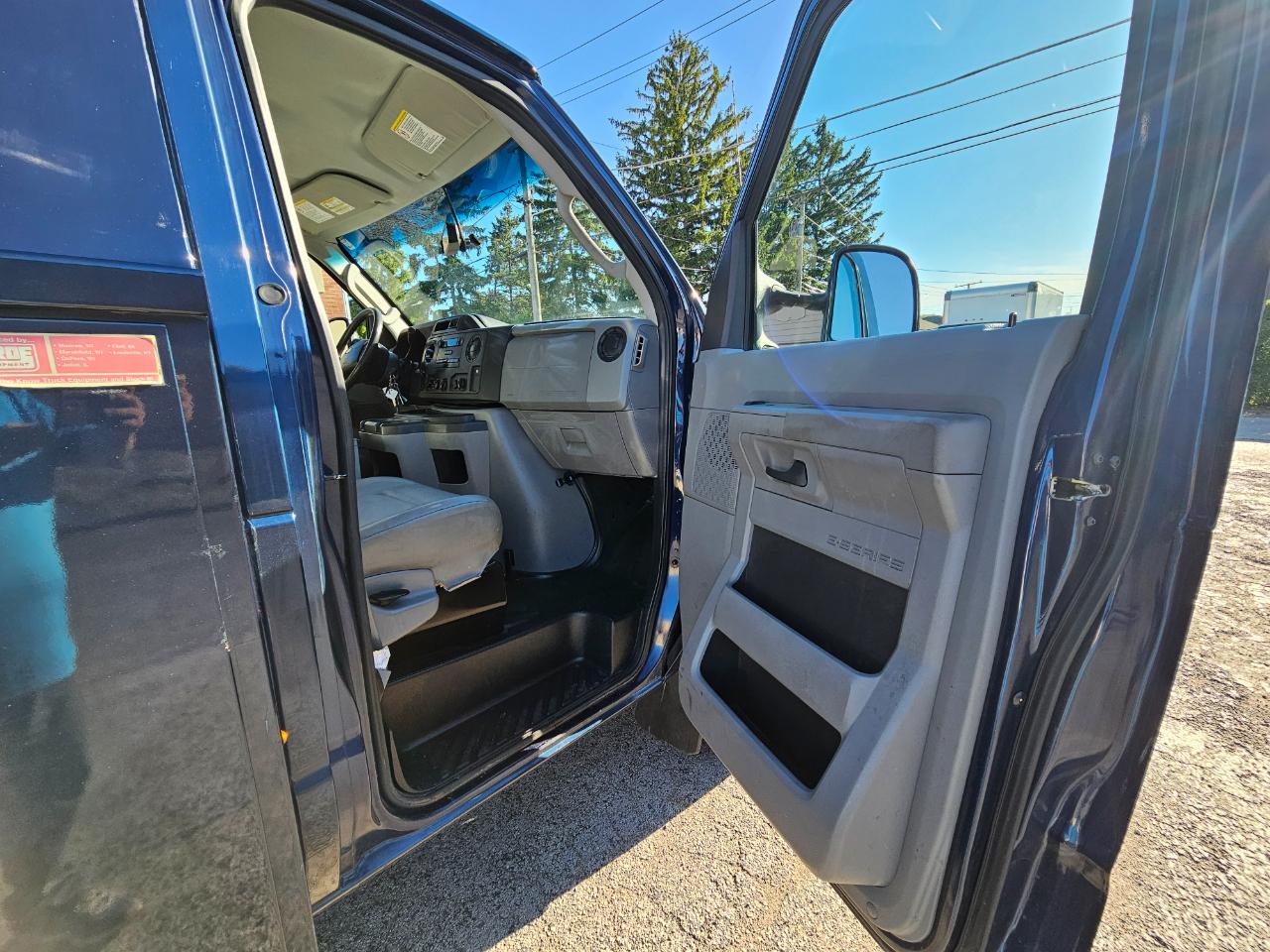 Ford E-Series Cutaway E-350 SRW 138" WB 2017