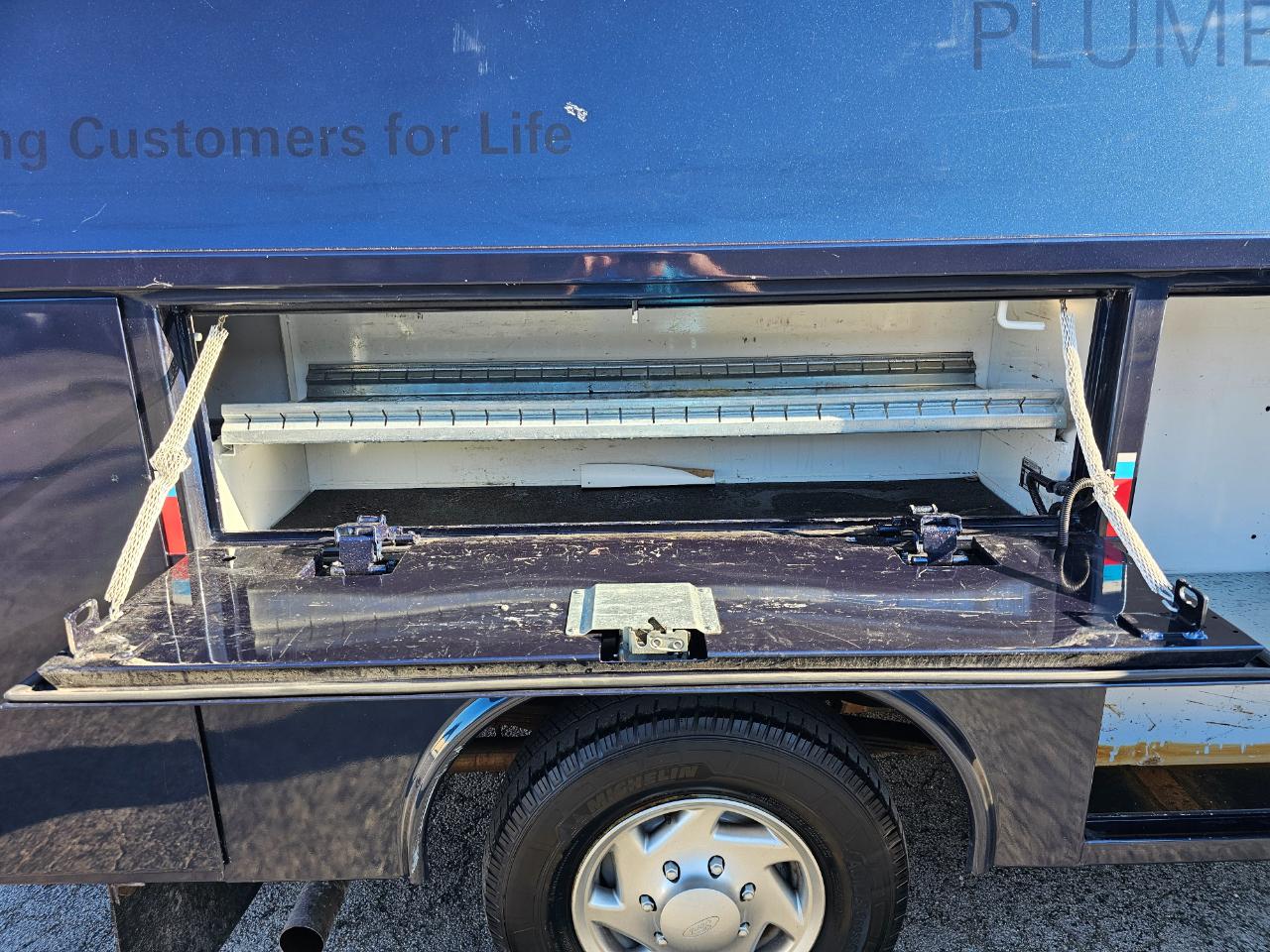 Ford E-Series Cutaway E-350 SRW 138" WB 2017