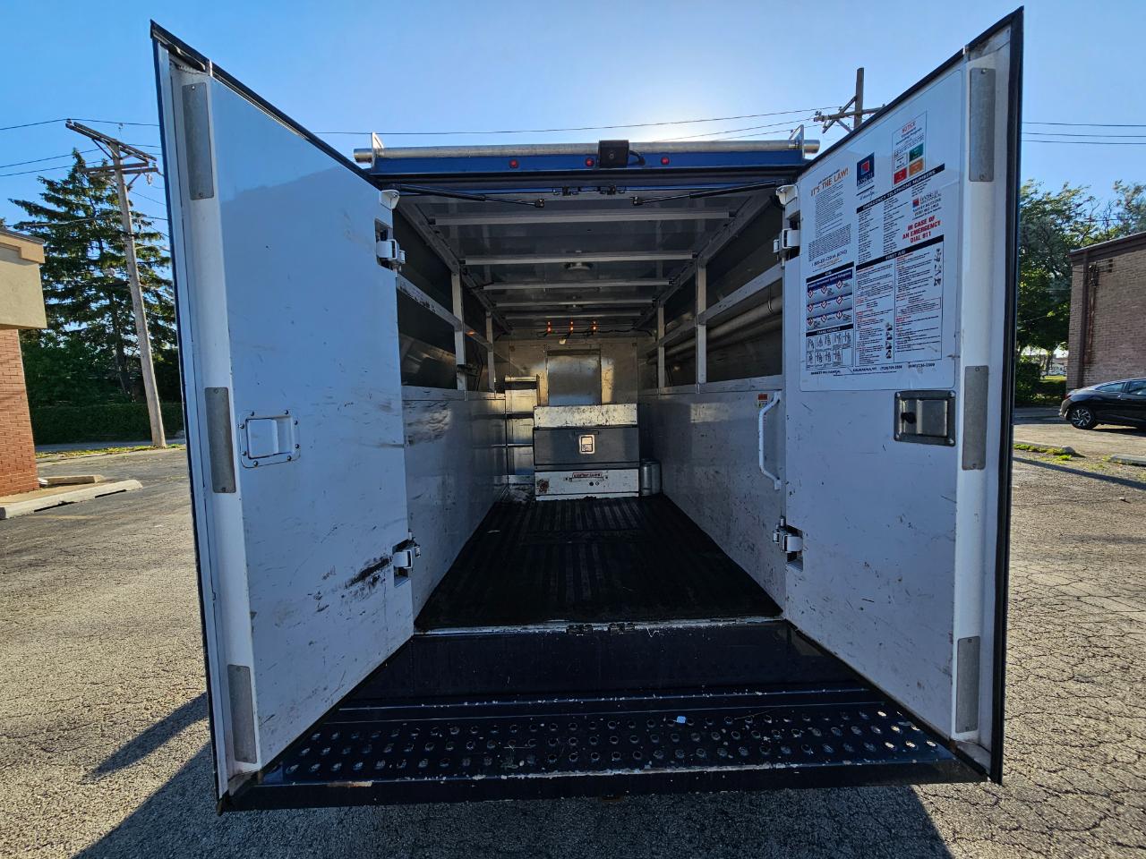 Ford E-Series Cutaway E-350 SRW 138" WB 2017